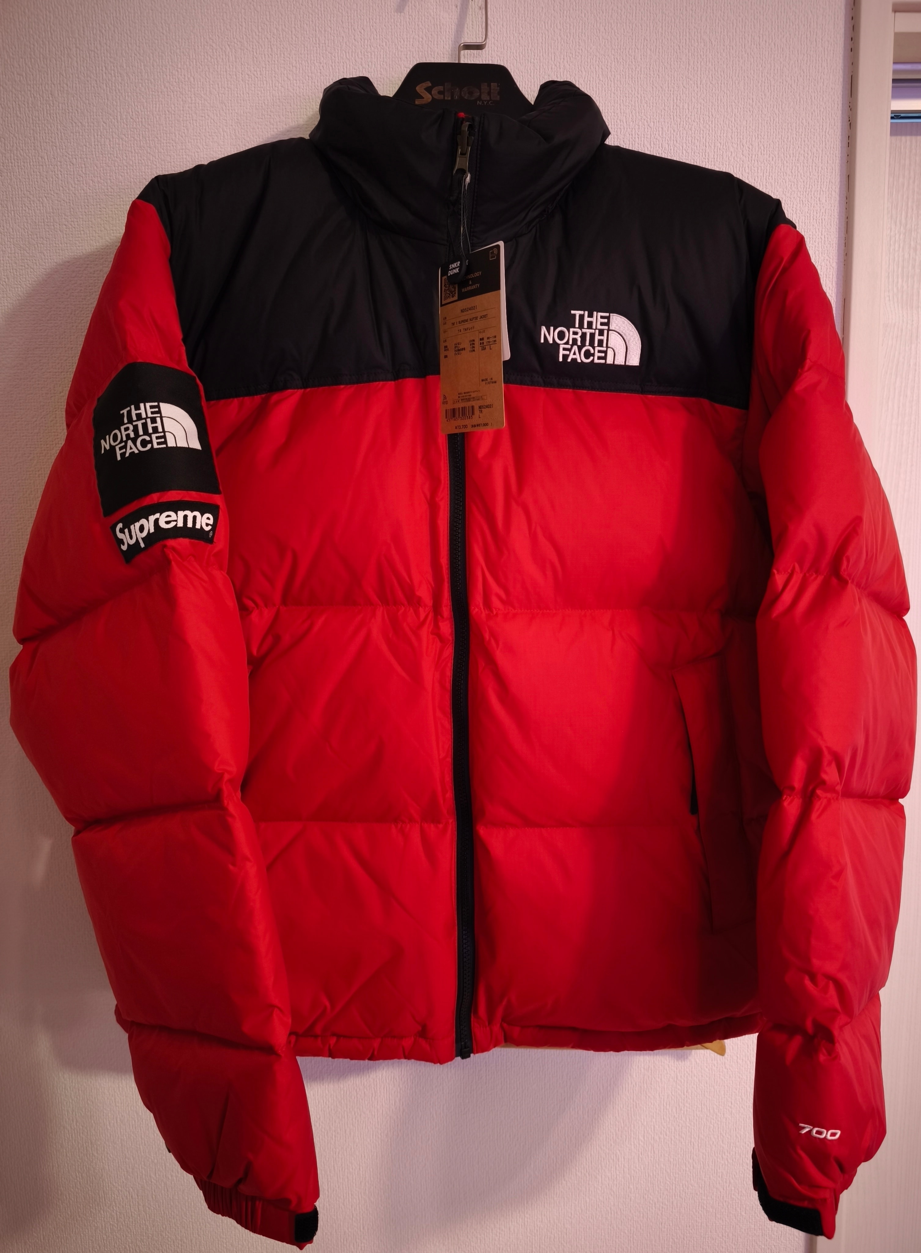 シュプリーム x ザノースフェイス ヌプシ ジャケット "レッド"