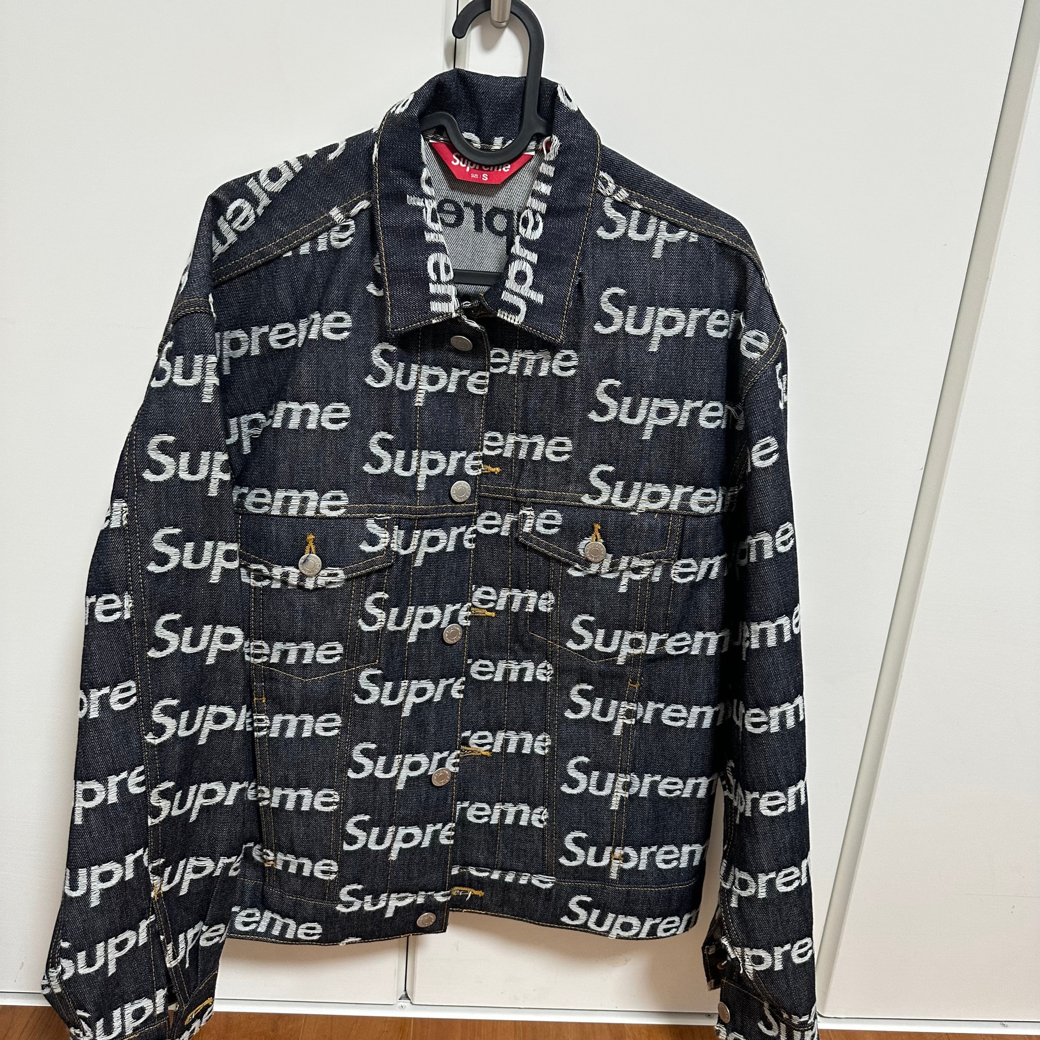 Supreme Jacquard Logos Denim Trucker Jacket "Indigo"