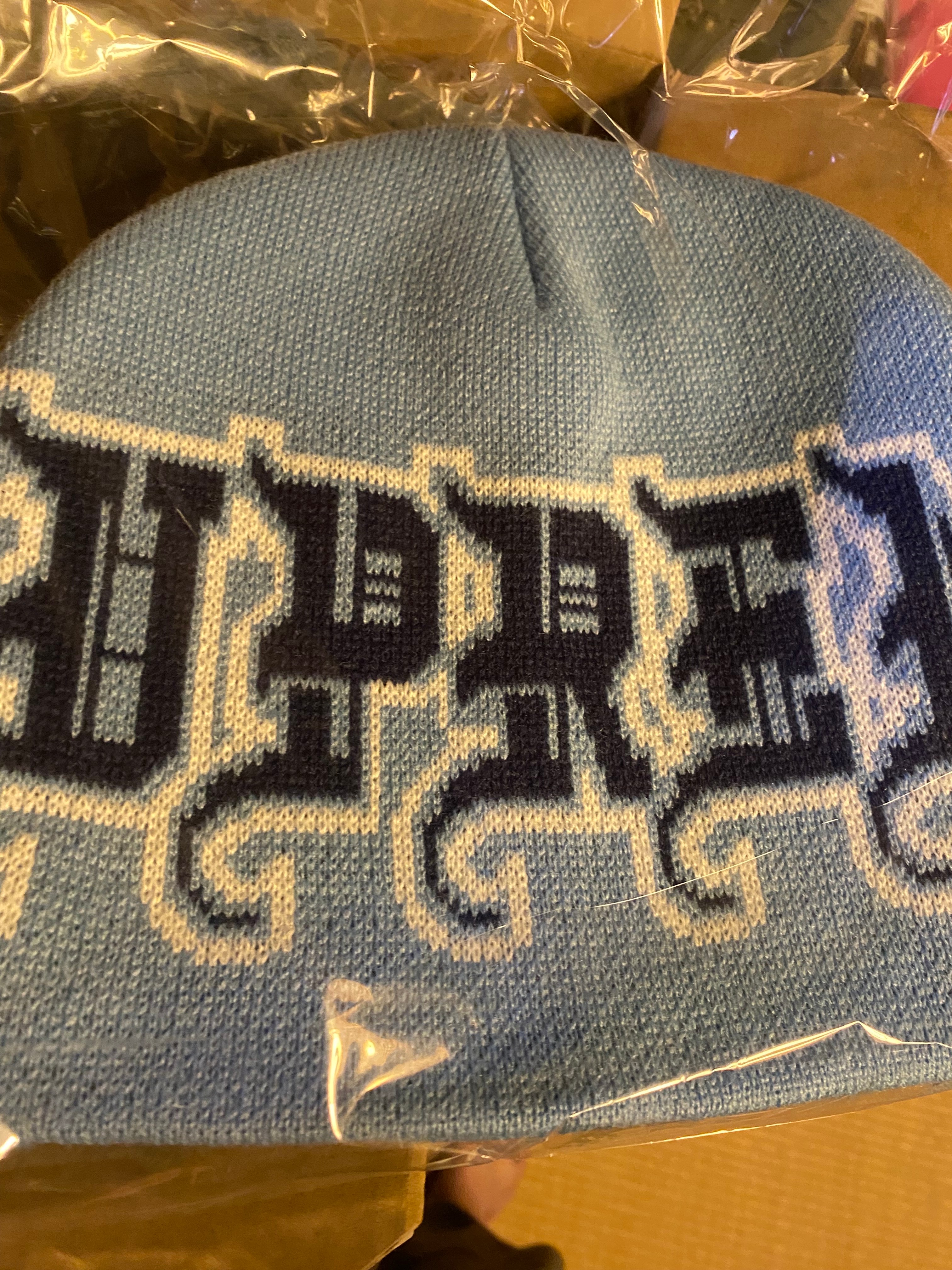 シュプリーム ニューエラ アウトライン ビーニー "ライト ブルー"