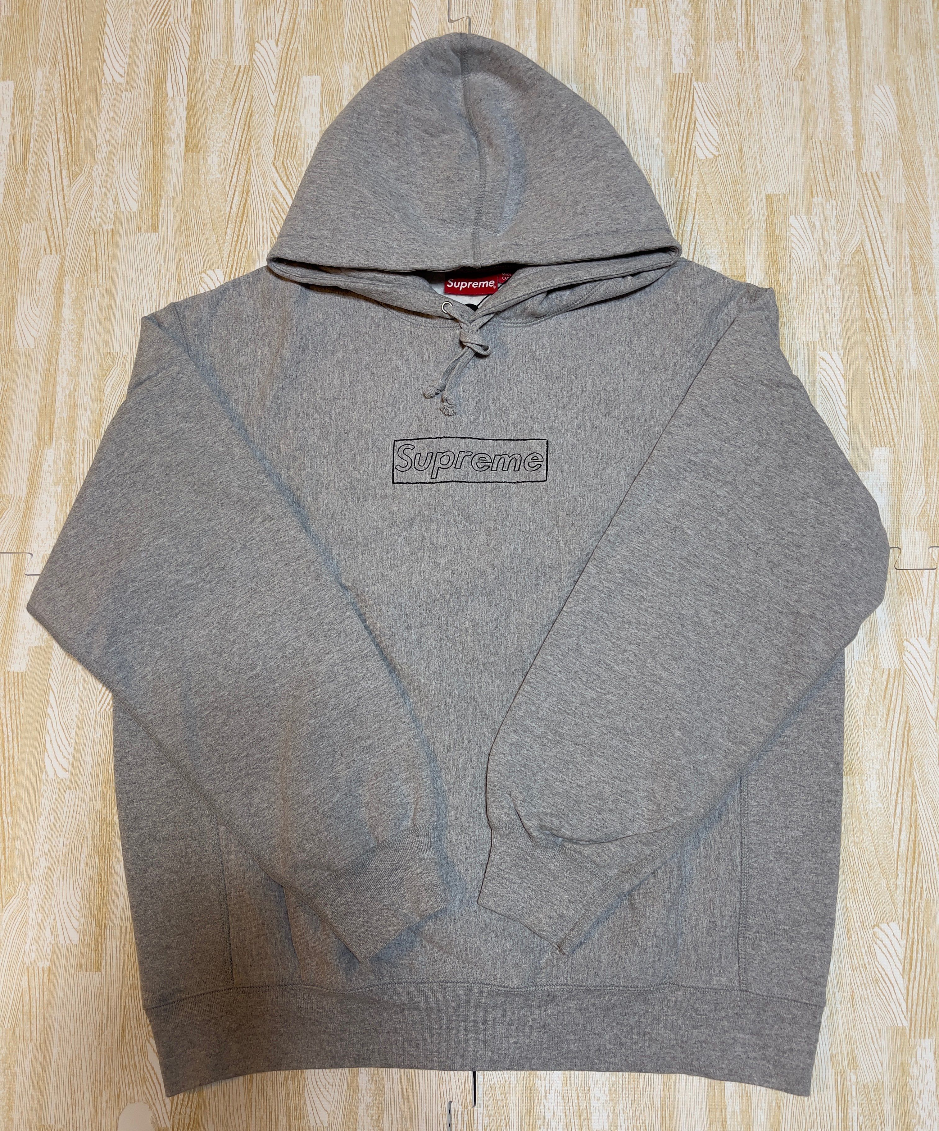 Supreme KAWS Chalk Logo Hooded Sweatshirt "Grey"(2021)