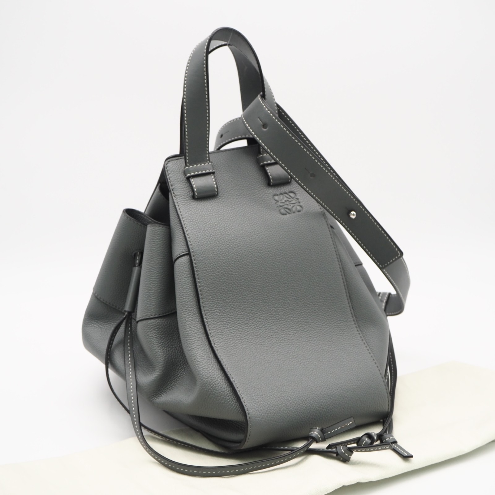 美品 LOEWE ロエベ ソフトグレインカーフ ハンモック ドローストリング ミディアム 314.12.V06 2wayハンドバッグ グレー グレインカーフレザー レディース