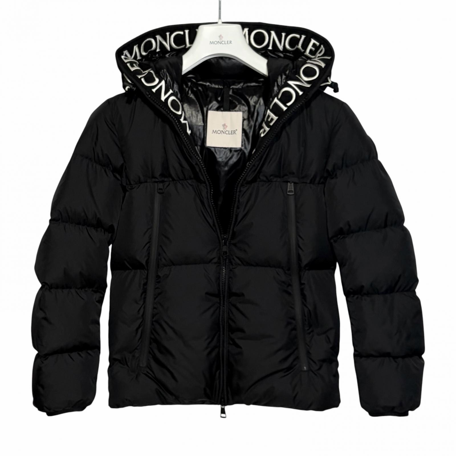 モンクレールMONTCLAF20911B56900C0300