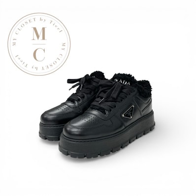 プラダ PRADA スニーカー 靴 シューズ レザー ムートン ブラック 黒 トライアングルロゴ ボア