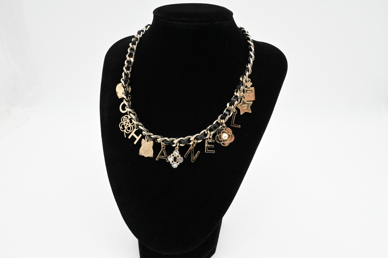 シャネル ロゴ チャーム チョーカー ネックレス B17