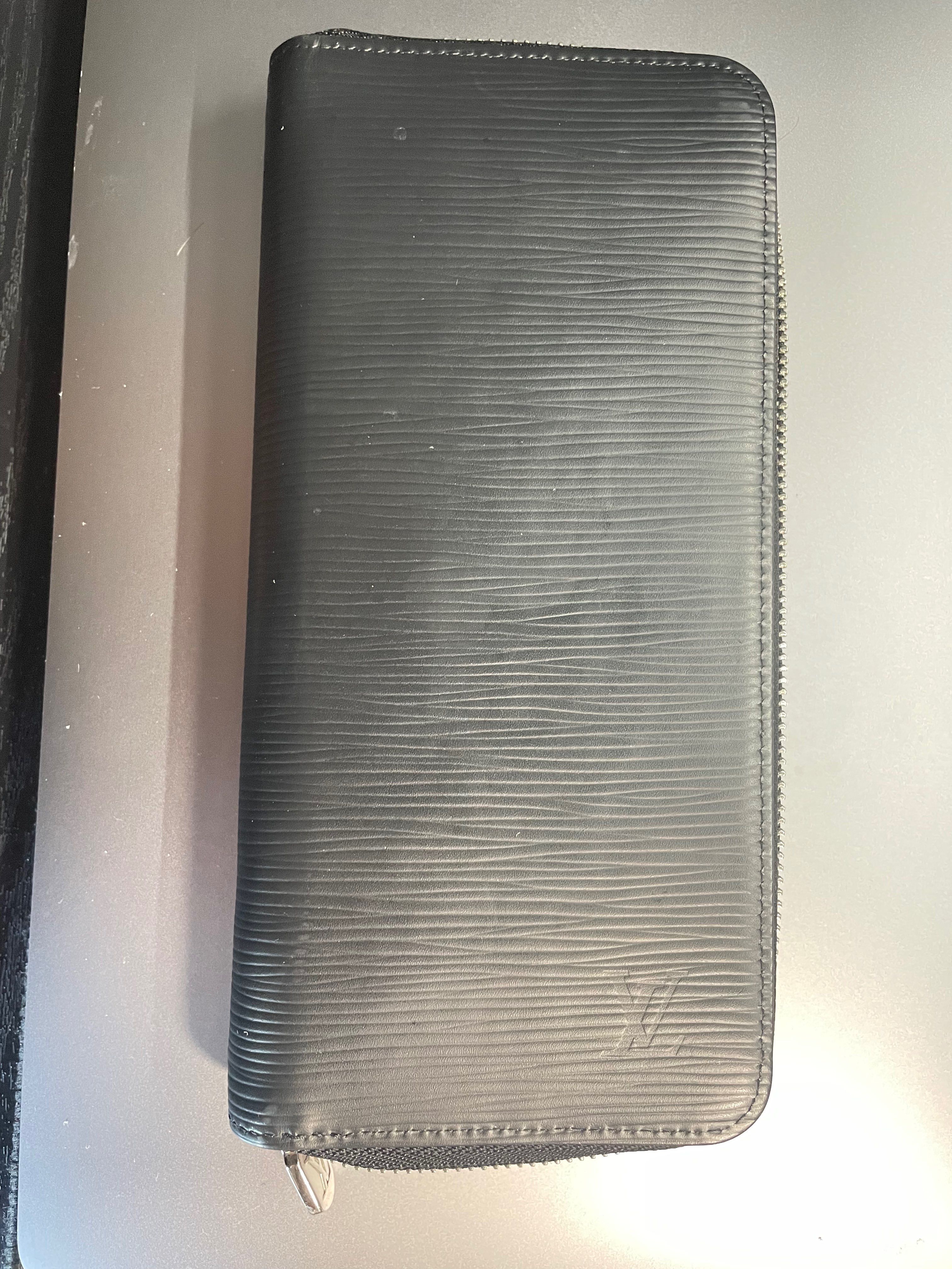 Louis Vuitton Zippy Wallet Vertical Taurillon "Noir"