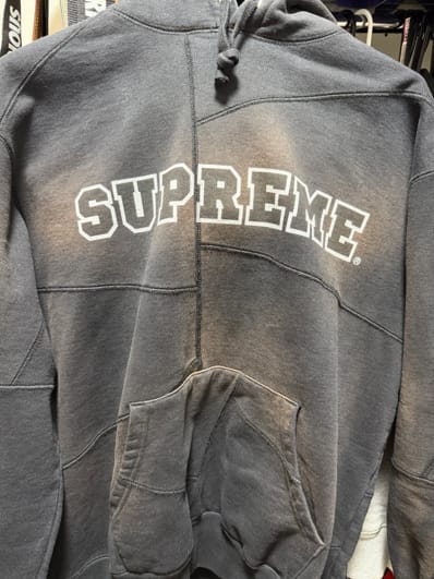 シュプリーム パーカー