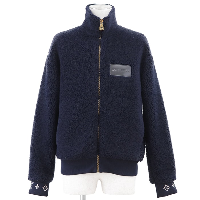 【美品】LOUIS VUITTON ルイ・ヴィトン フリースボアブルゾン サイズ S メンズ 2025AW ロゴ レザーパッチ LV ゴールドプル モノグラムフラワーリブ ジップアップ アウター ネイビー 紺 イタリア製 RM252MQ TDK HSY42W