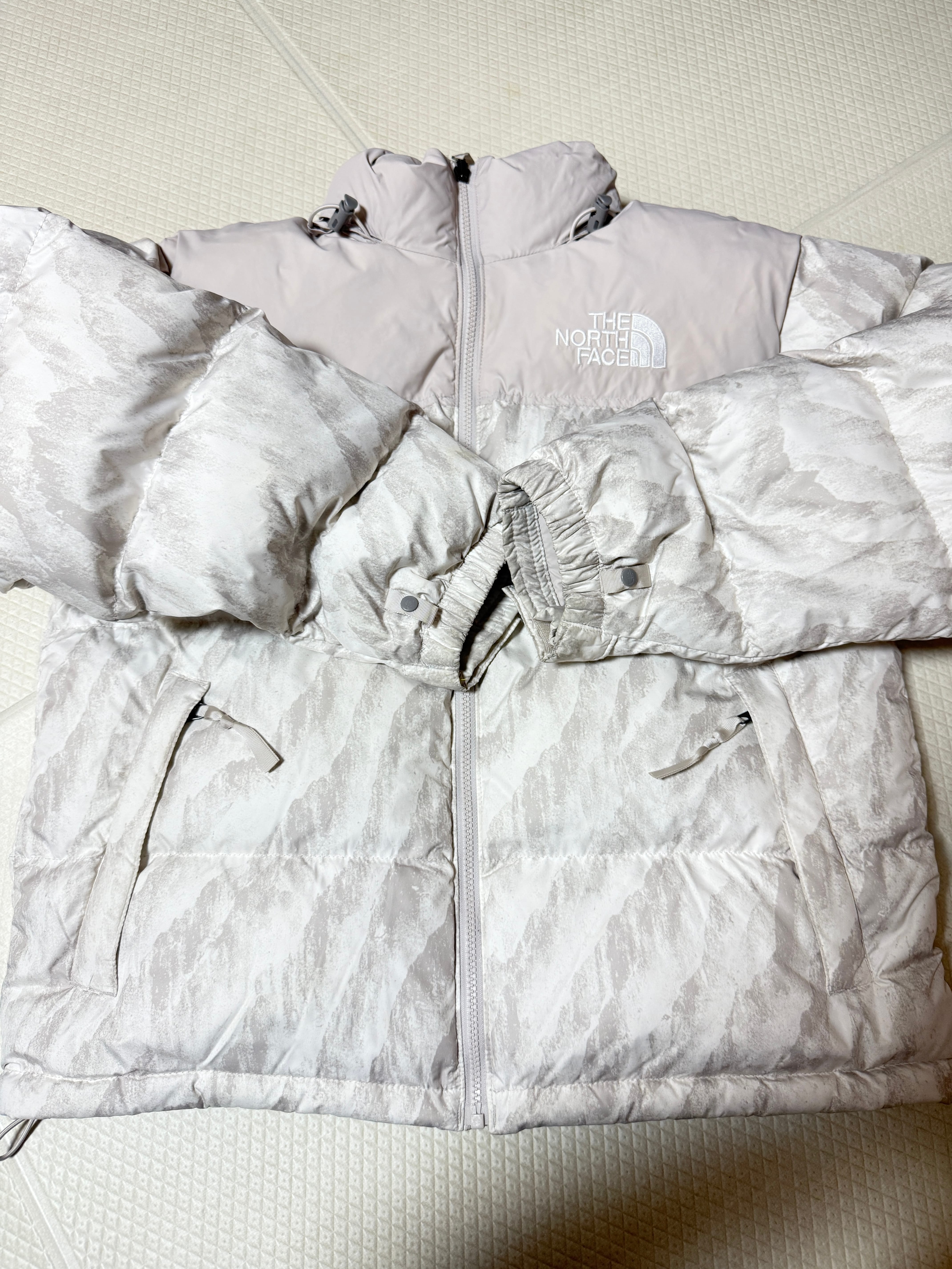 ザノースフェイス プリンテッド 1996 レトロ ヌプシ ジャケット "シルバーグレー"