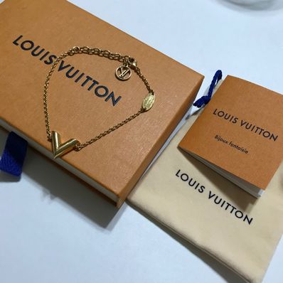 Louis Vuitton Essential V Bracelet "Gold"