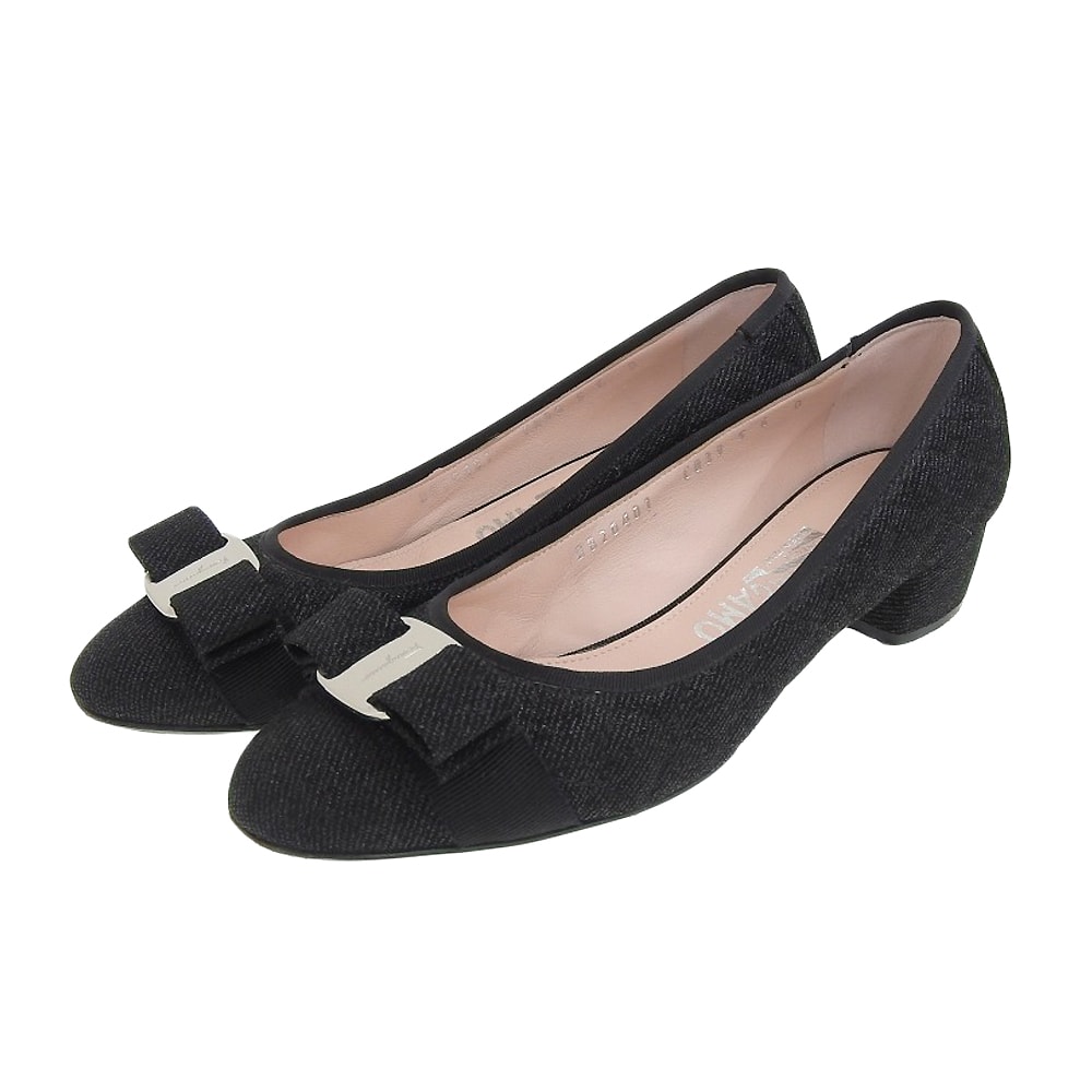 未使用に近い】サルヴァトーレフェラガモ 美品 キルティング ヴァラ