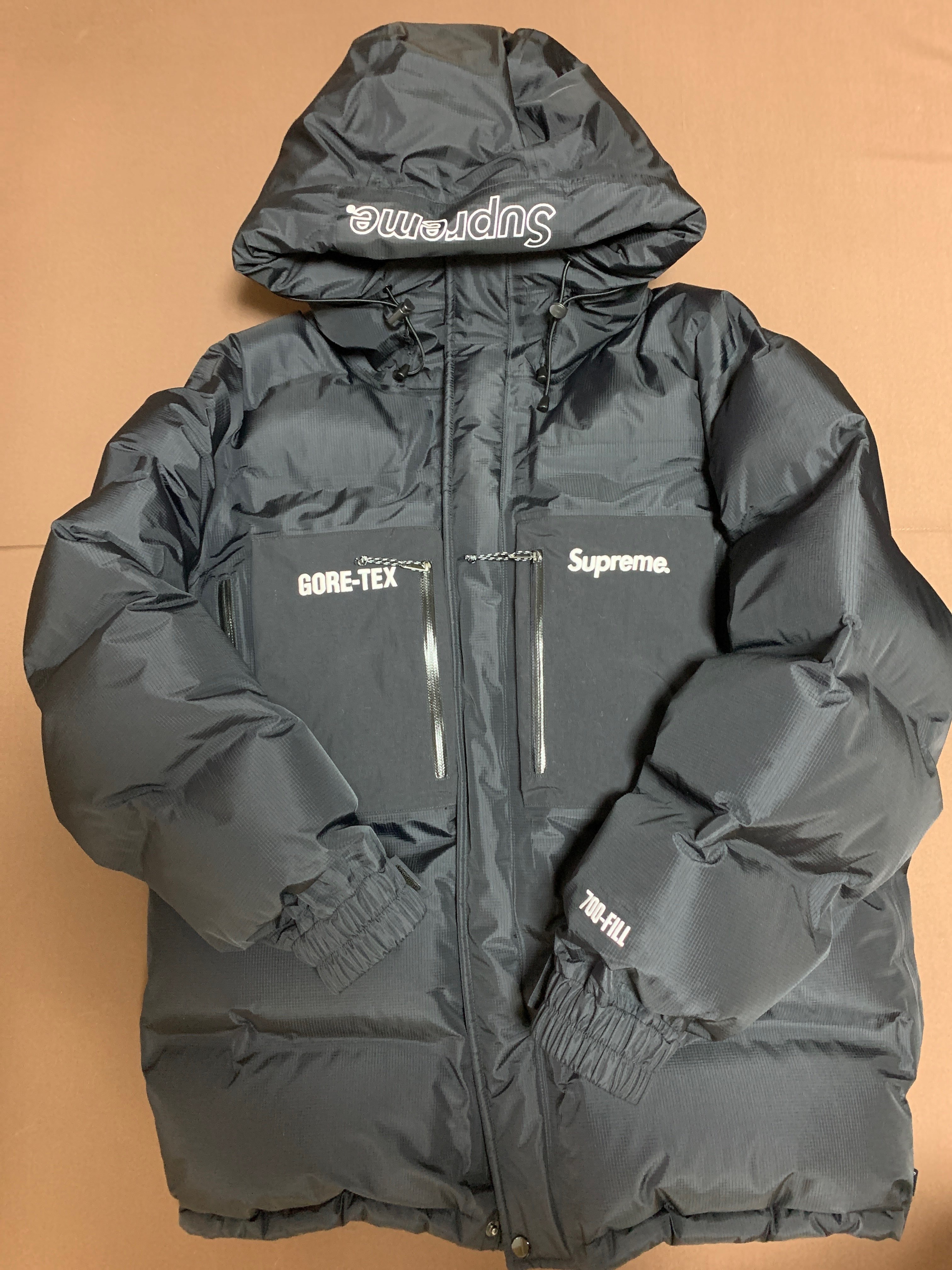 Supreme GORE-TEX 700-Fill Down Parka "Black"