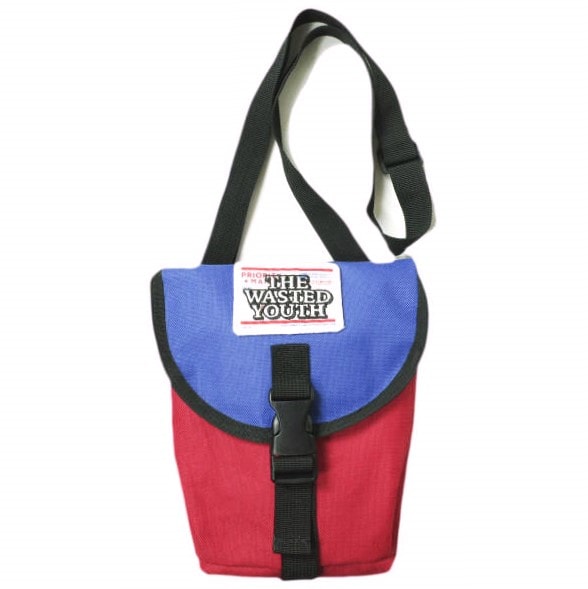 BLACK EYE PATCH x WASTED YOUTH ブラックアイパッチ ウェイステッドユース 21SS 別注 PRIORITY LABEL SHOULDER BAG ミニショルダーバッグ RED/BLUE サコッシュ VERDY カバン g17070