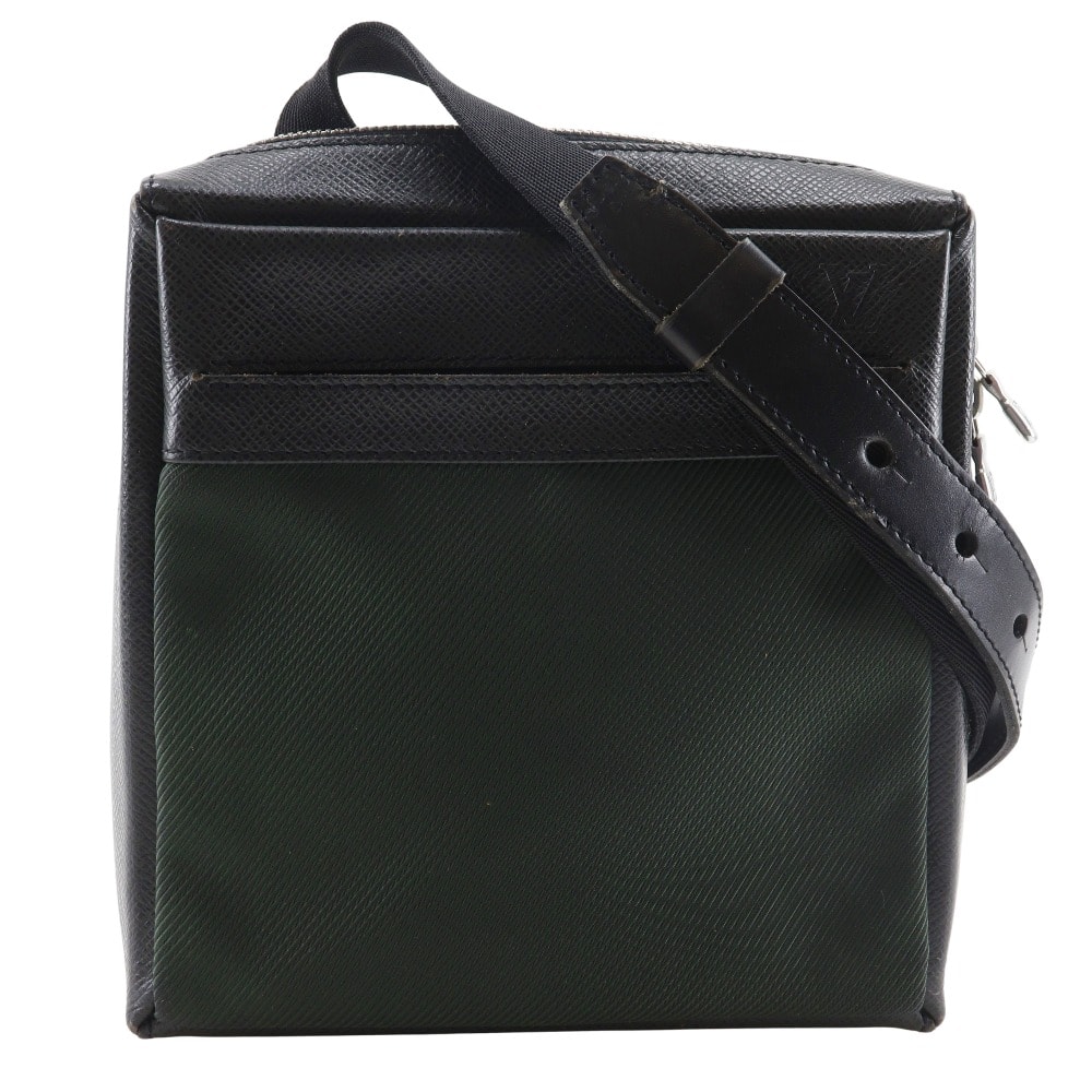 Louis Vuitton Sayan Taiga Black "Black"