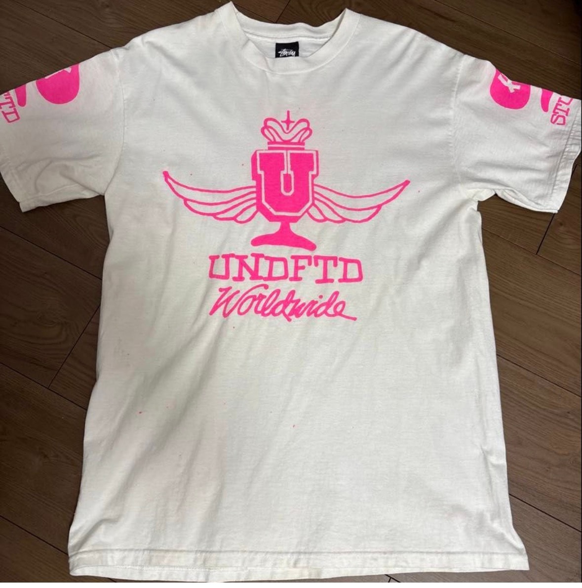 STUSSY UNDFTD Worldwide Tシャツ ホワイト ピンク