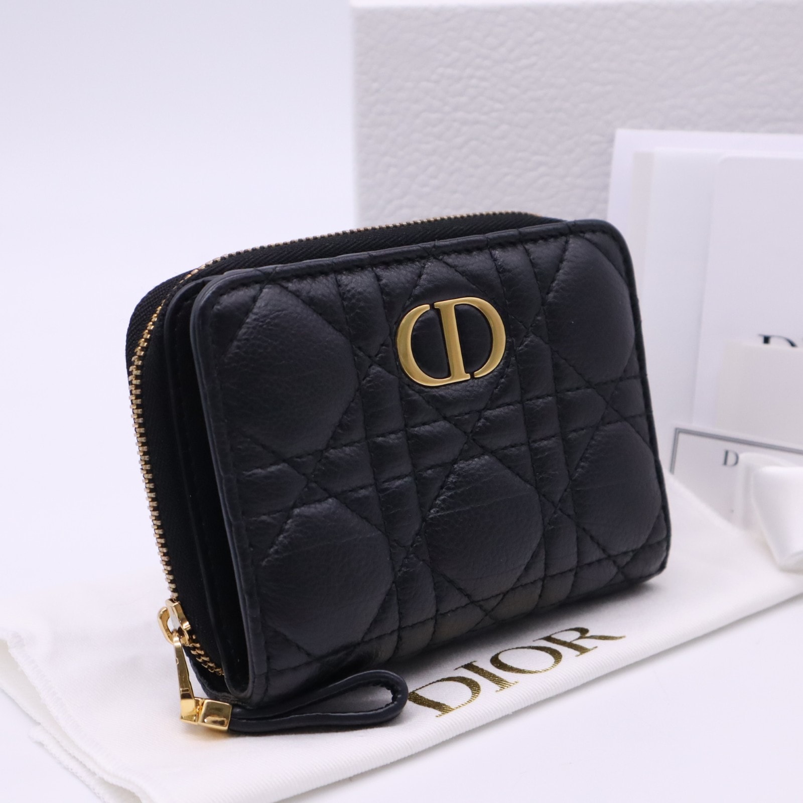 美品 Christian Dior クリスチャンディオール Dior Caro Scarlet ウォレット S5032UWHC 三つ折り財布 ブラック ラムスキン レディース