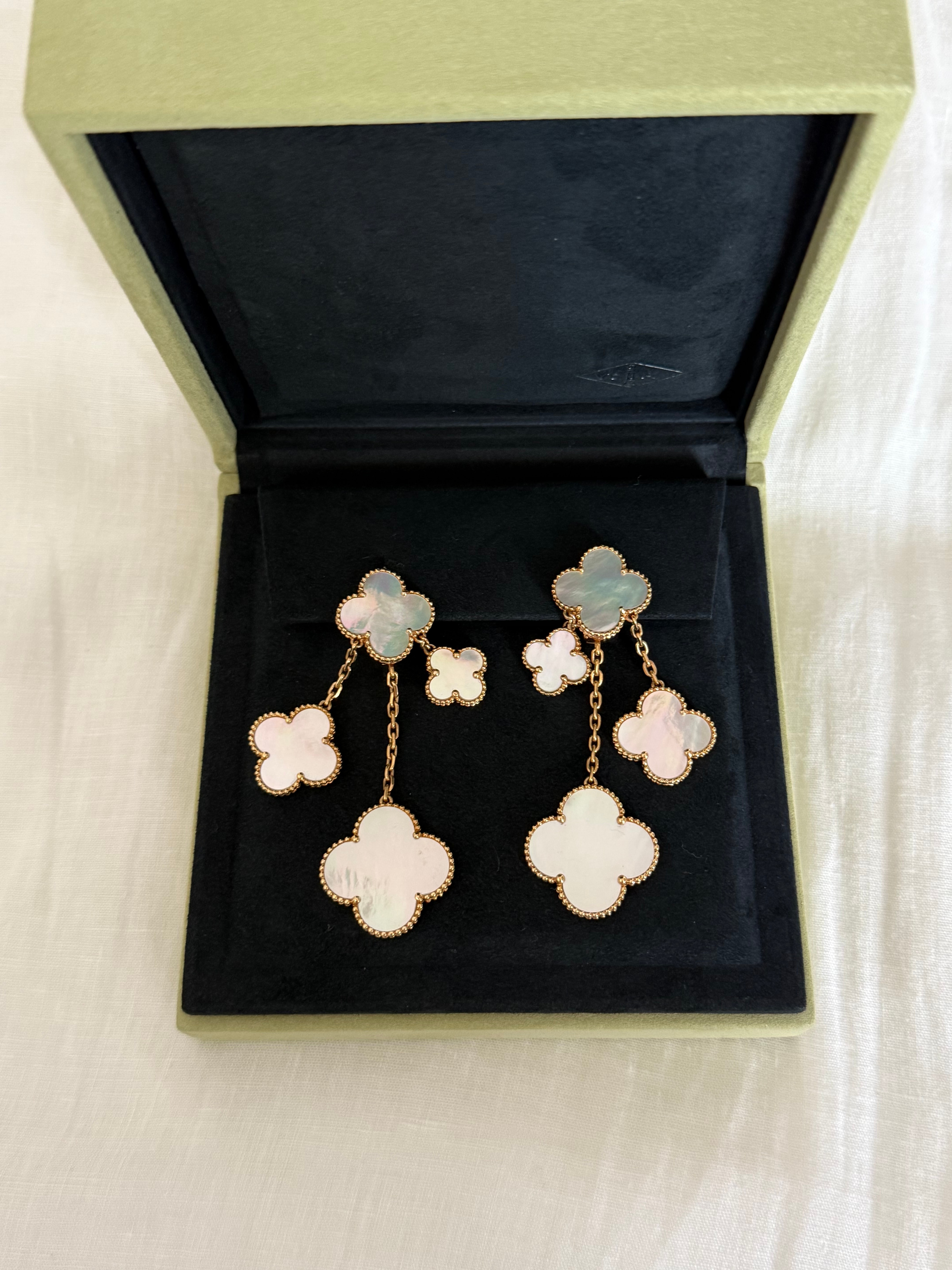 ヴァンクリーフアーペル　ピアス　イヤリング　ケース　箱　マジックアルハンブラ Magic alhambra earrings ヴァンクリーフ イヤリング Van Cleef Arpels