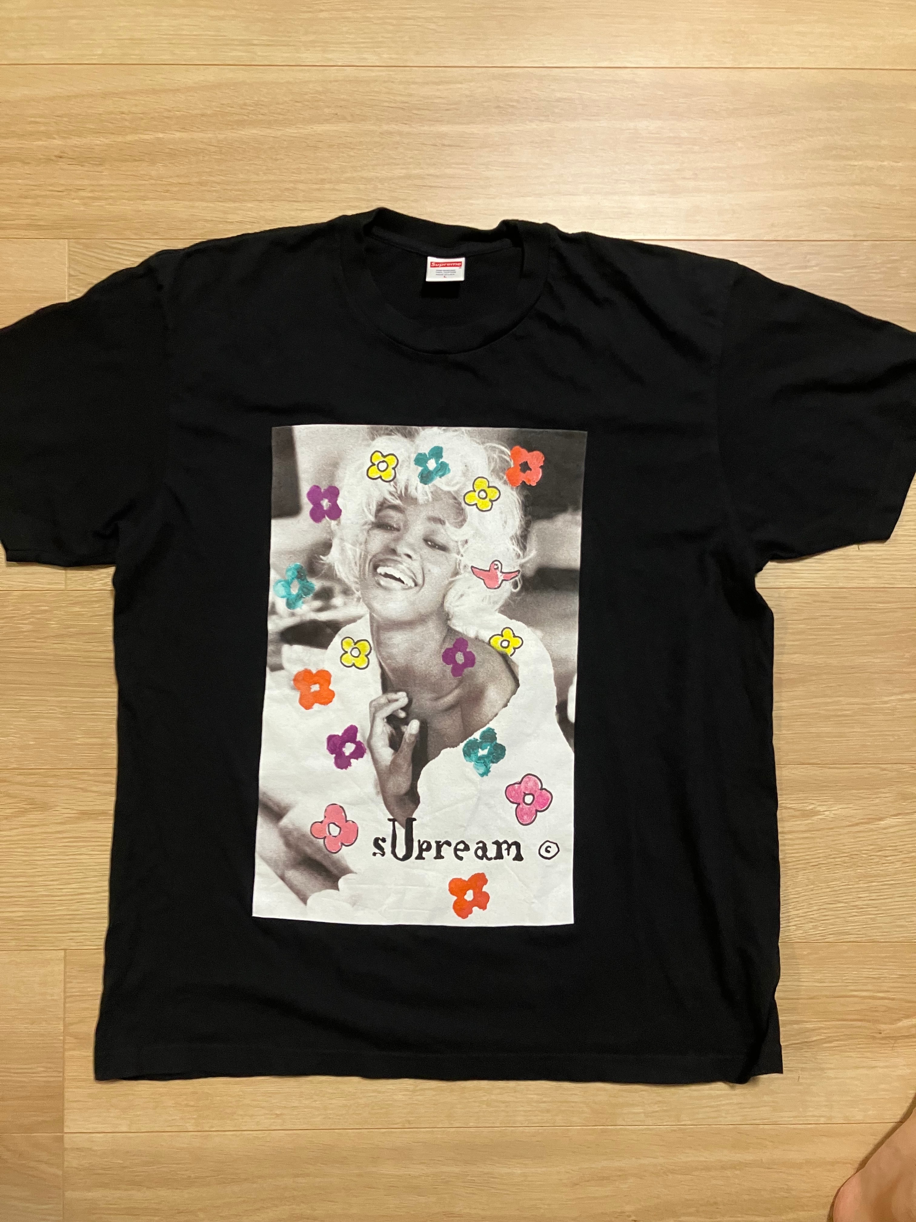 Supreme Naomi Tee "Black"