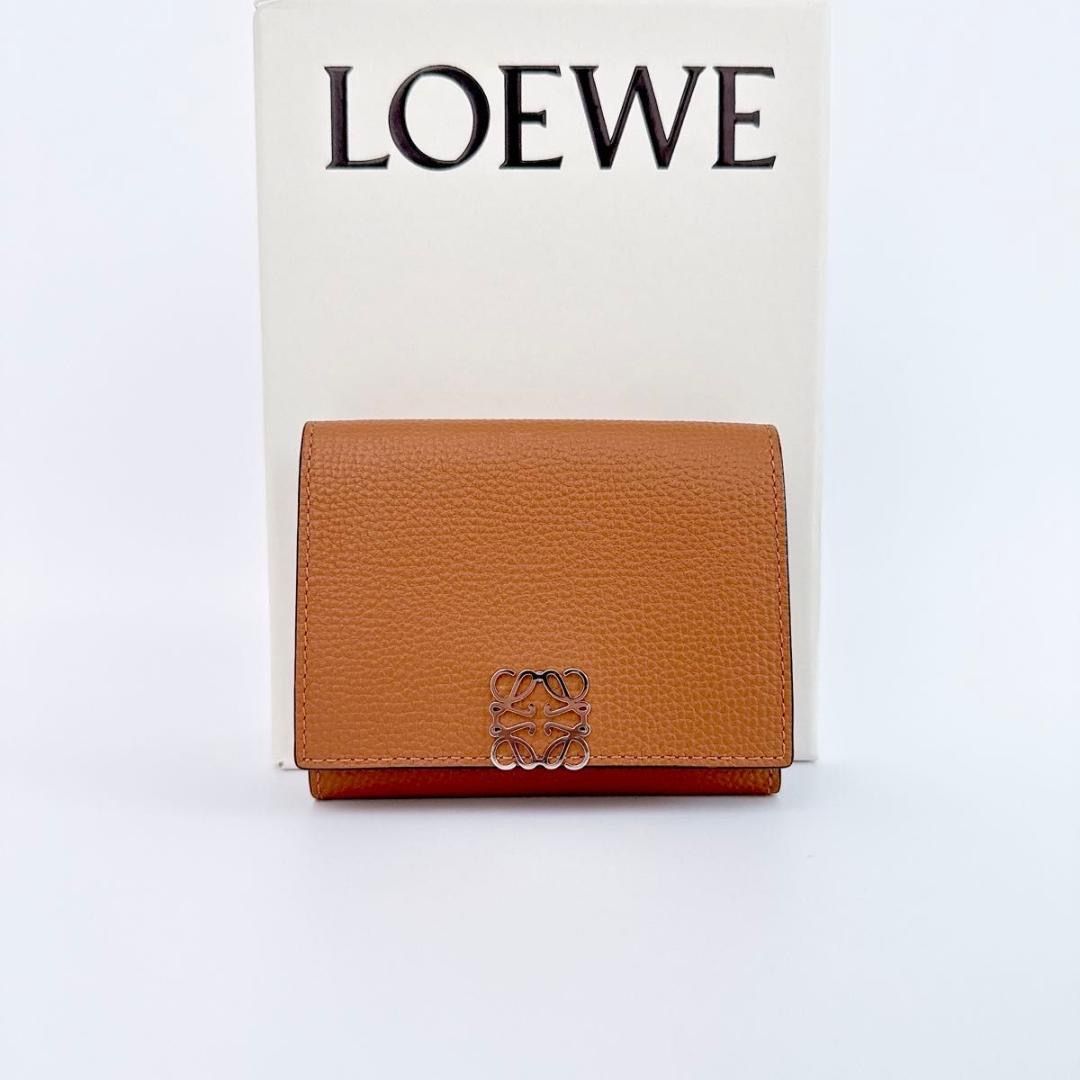 LOEWE Anagram Trifold Wallet In Pebble Grain Calfskin "Tan"
