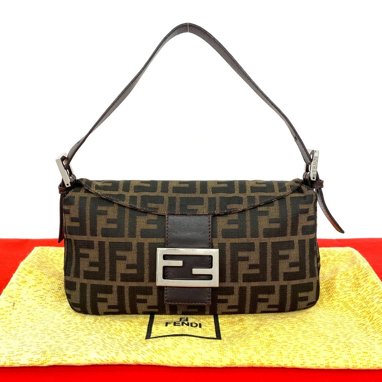 FENDI フェンディ ズッカ FF 柄 キャンバス レザー ショルダーバッグ ブラウン
41604