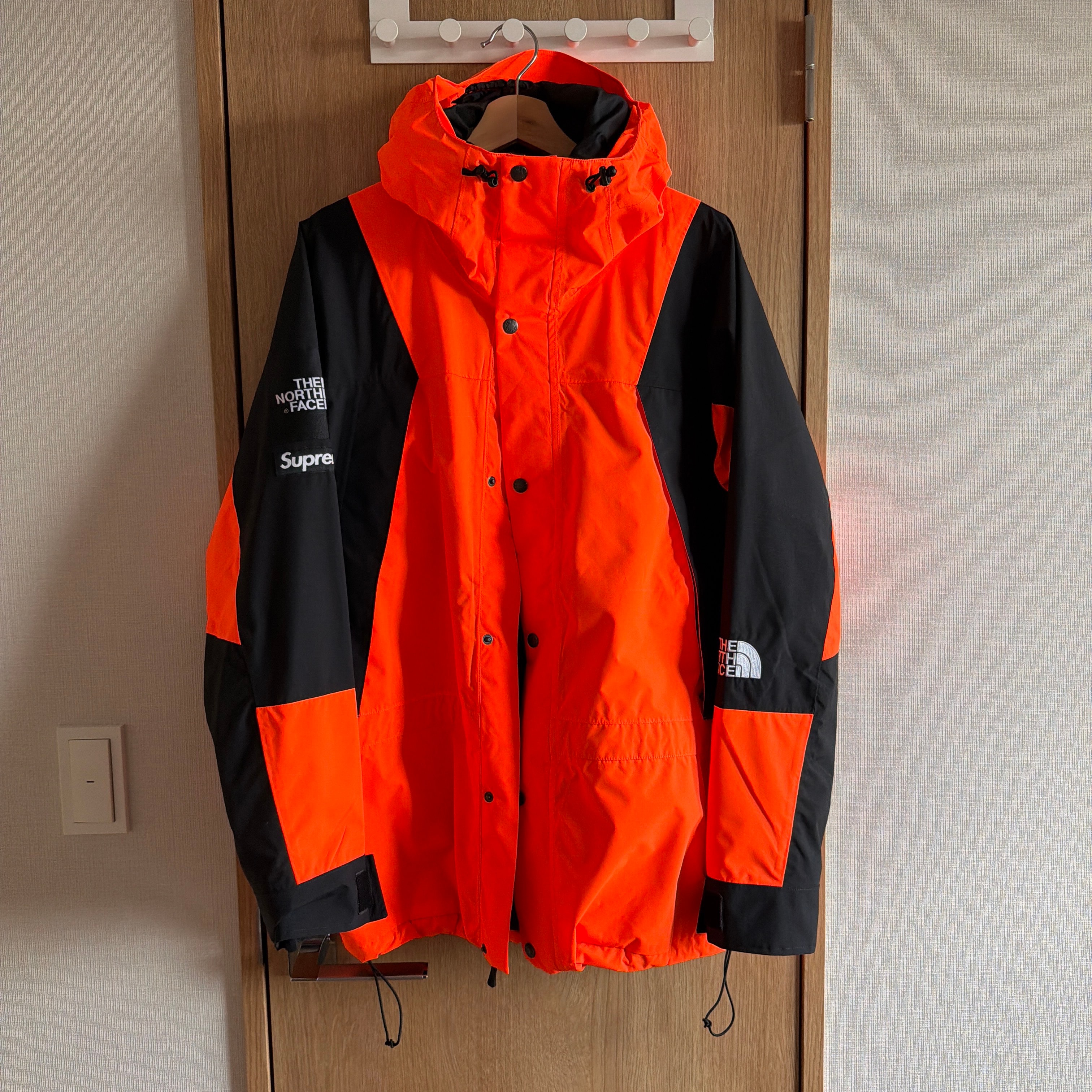 PALACE Arc Shell Hooded Jacket 