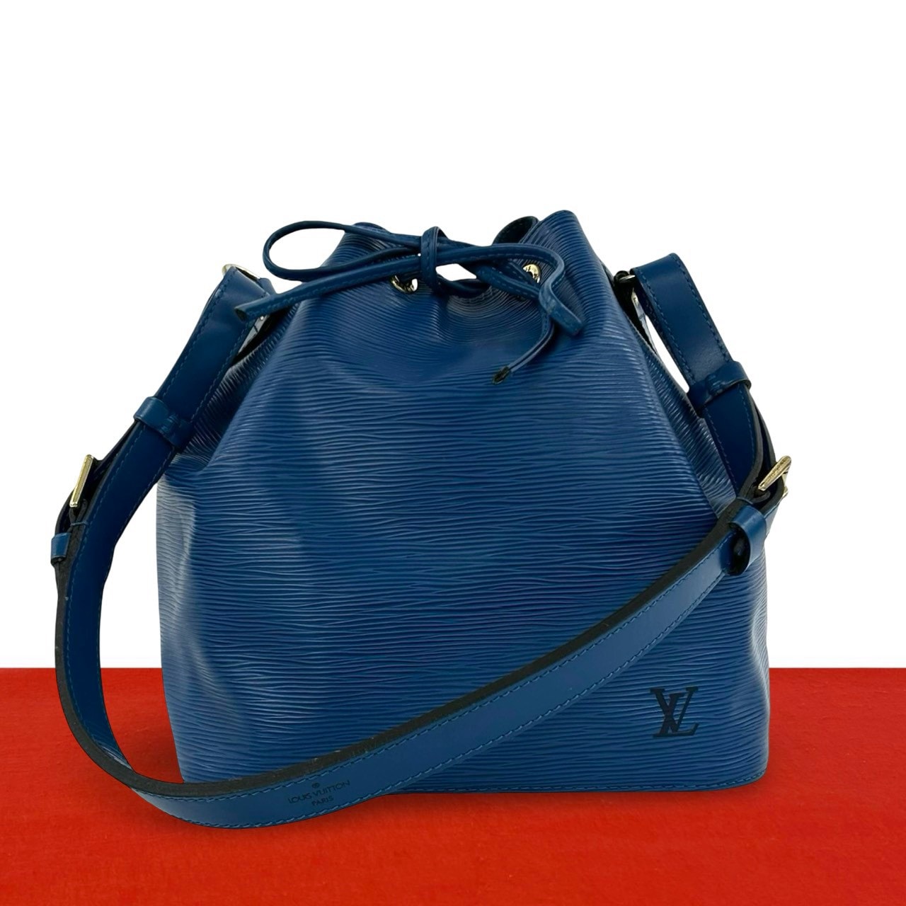 LOUIS VUITTON ルイヴィトン プチ ノエ エピ レザー ショルダーバッグ ブルー
00484