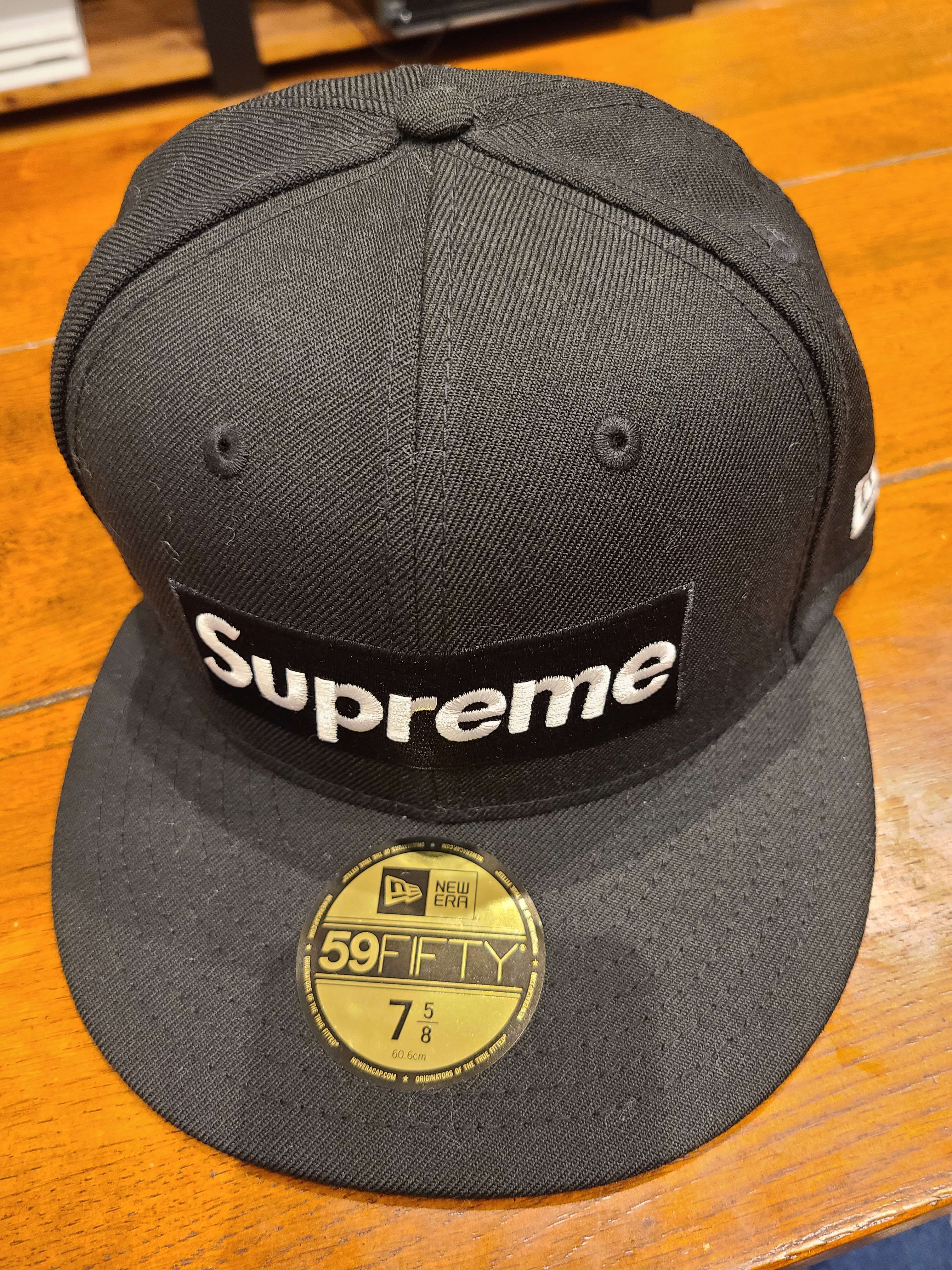 Supreme World Famous Box Logo New Era® "Black"