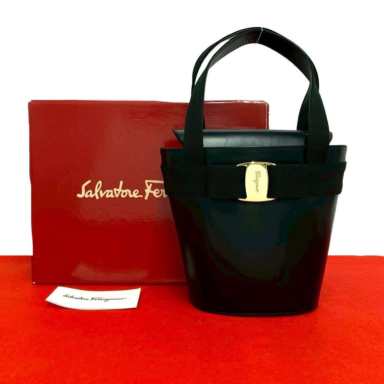 Salvatore Ferragamo サルヴァトーレフェラガモ ヴァラリボン 金具 レザー ハンドバッグ ブラック
 k42-1