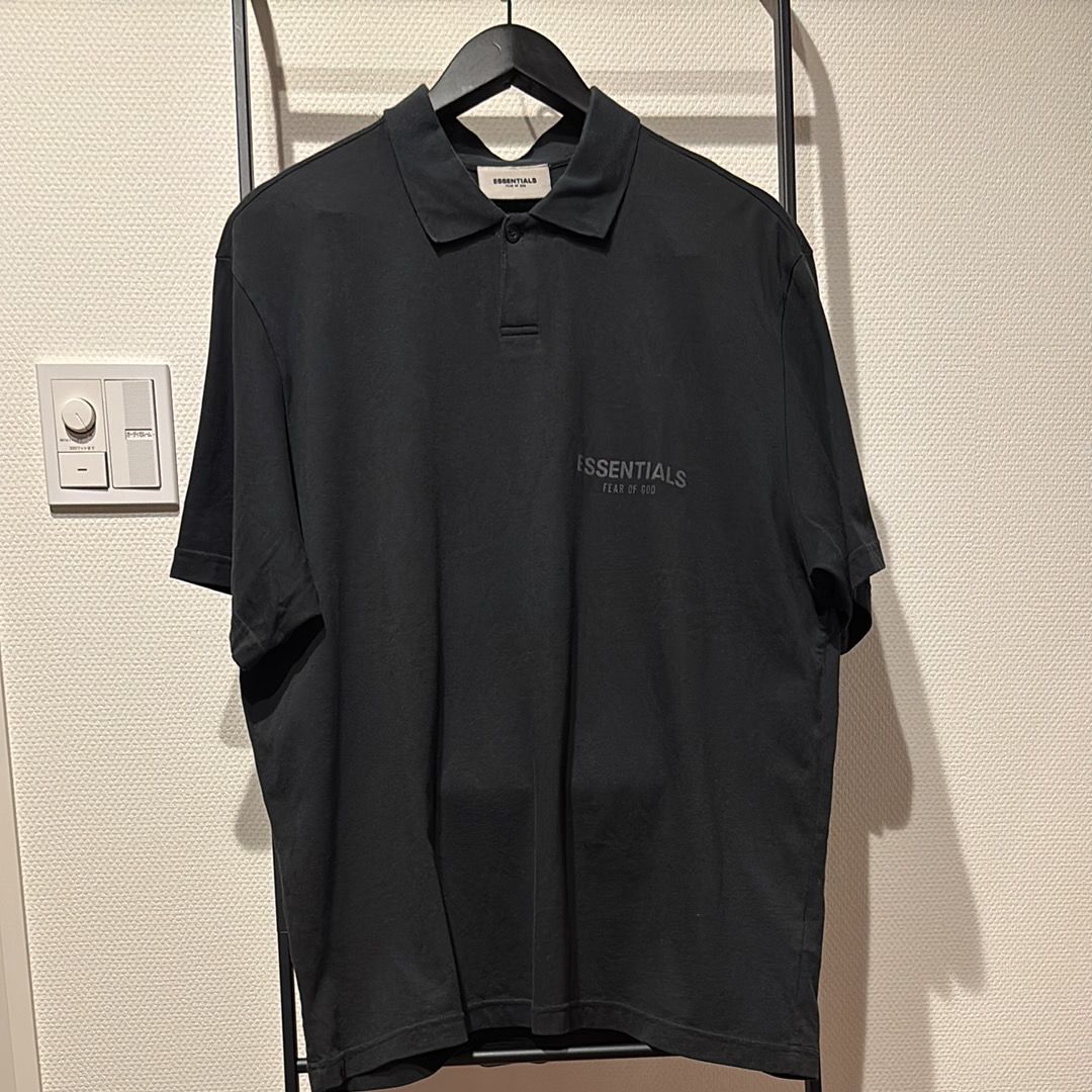 FEAR OF GOD ESSENTIALS Short Sleeve Boxy Polo "Black"