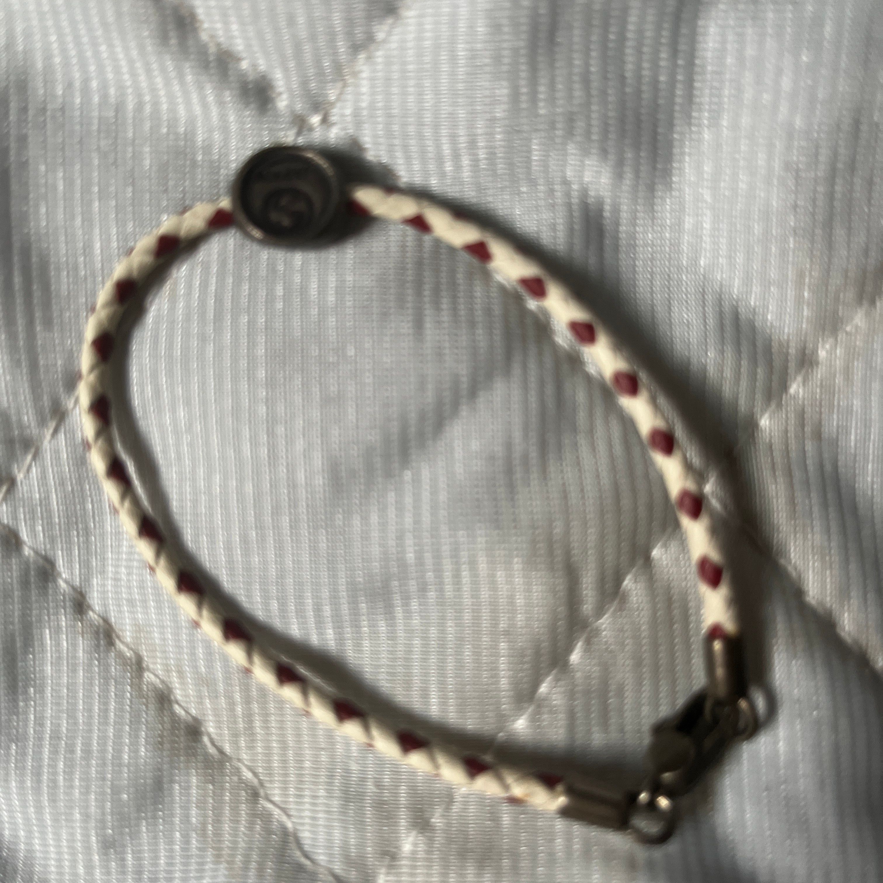 グッチ✨日本限定チャリティーホワイト&レッド編み込みブレスレット