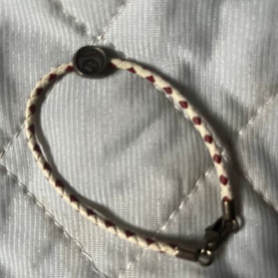 グッチ✨日本限定チャリティーホワイト&レッド編み込みブレスレット