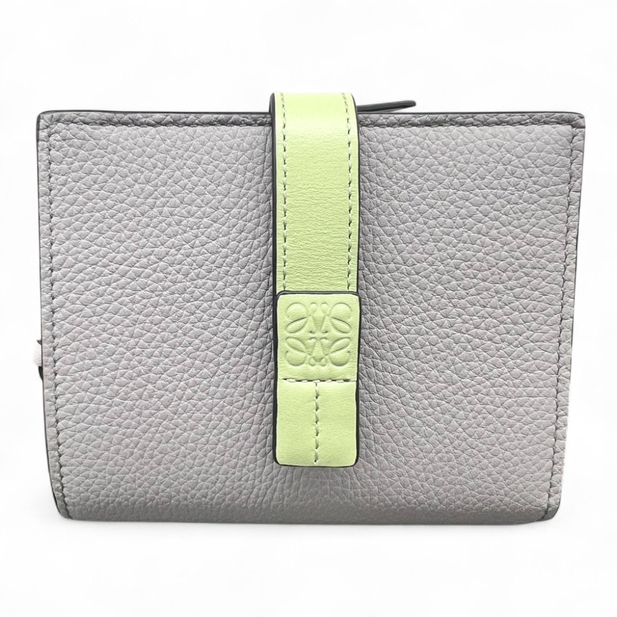 新品・未使用(ワケあり)】ロエベC660Z41X01 二つ折り財布 ユニセックス