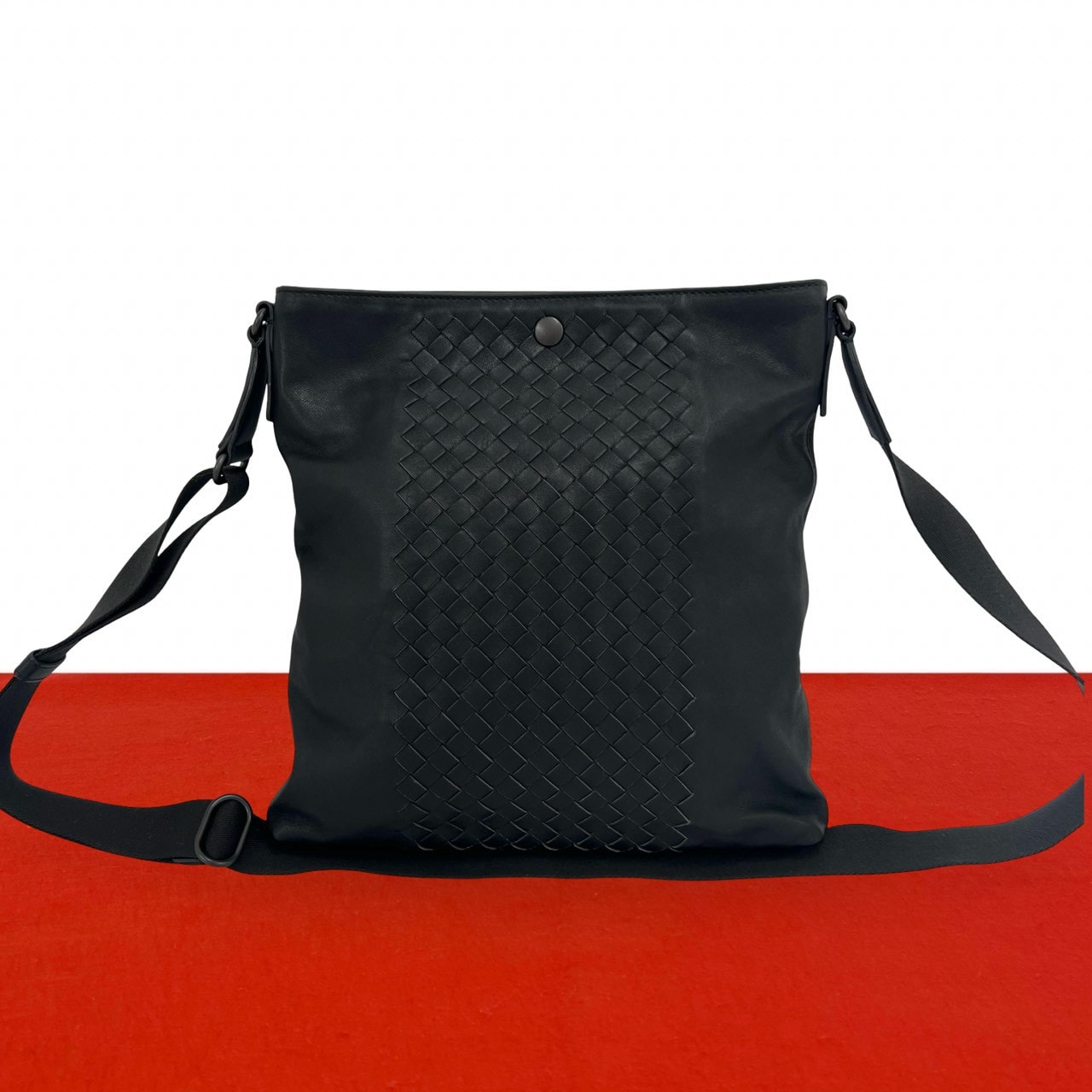 BOTTEGA VENETA ボッテガヴェネタ イントレチャート レザー ショルダーバッグ ブラック
63-10
