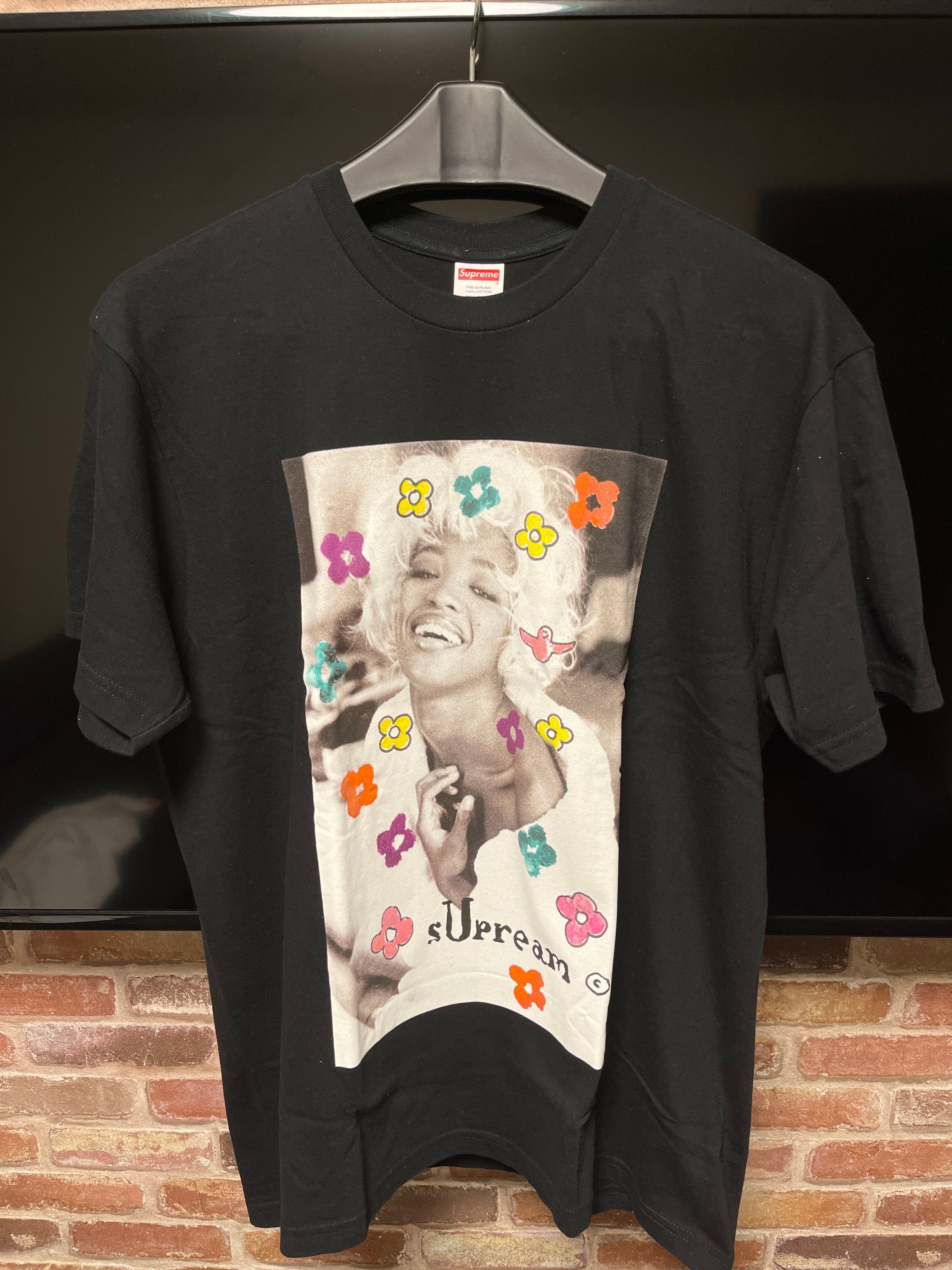 Supreme Naomi Tee "Black"