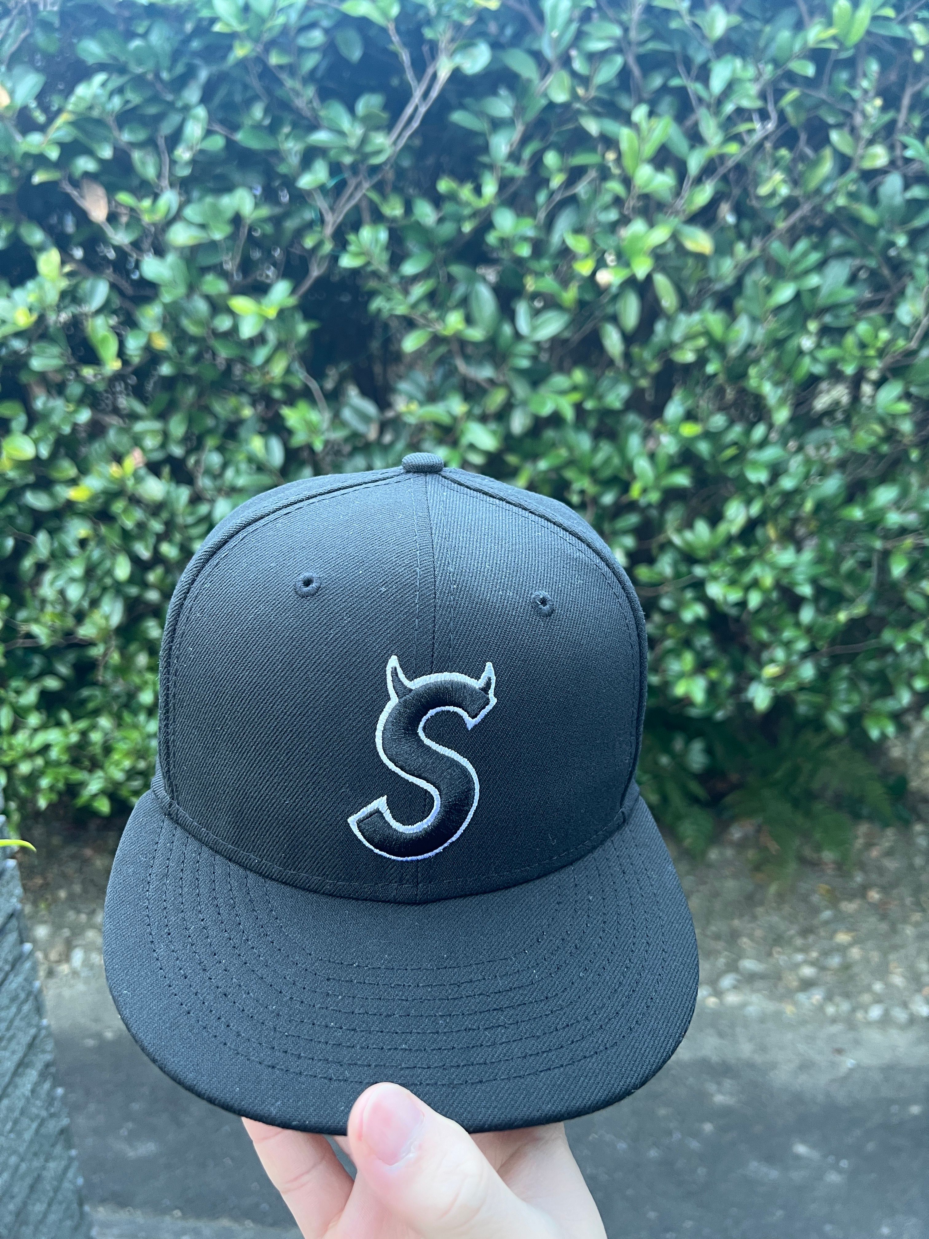 Supreme S Logo New Era "Black" (22FW)