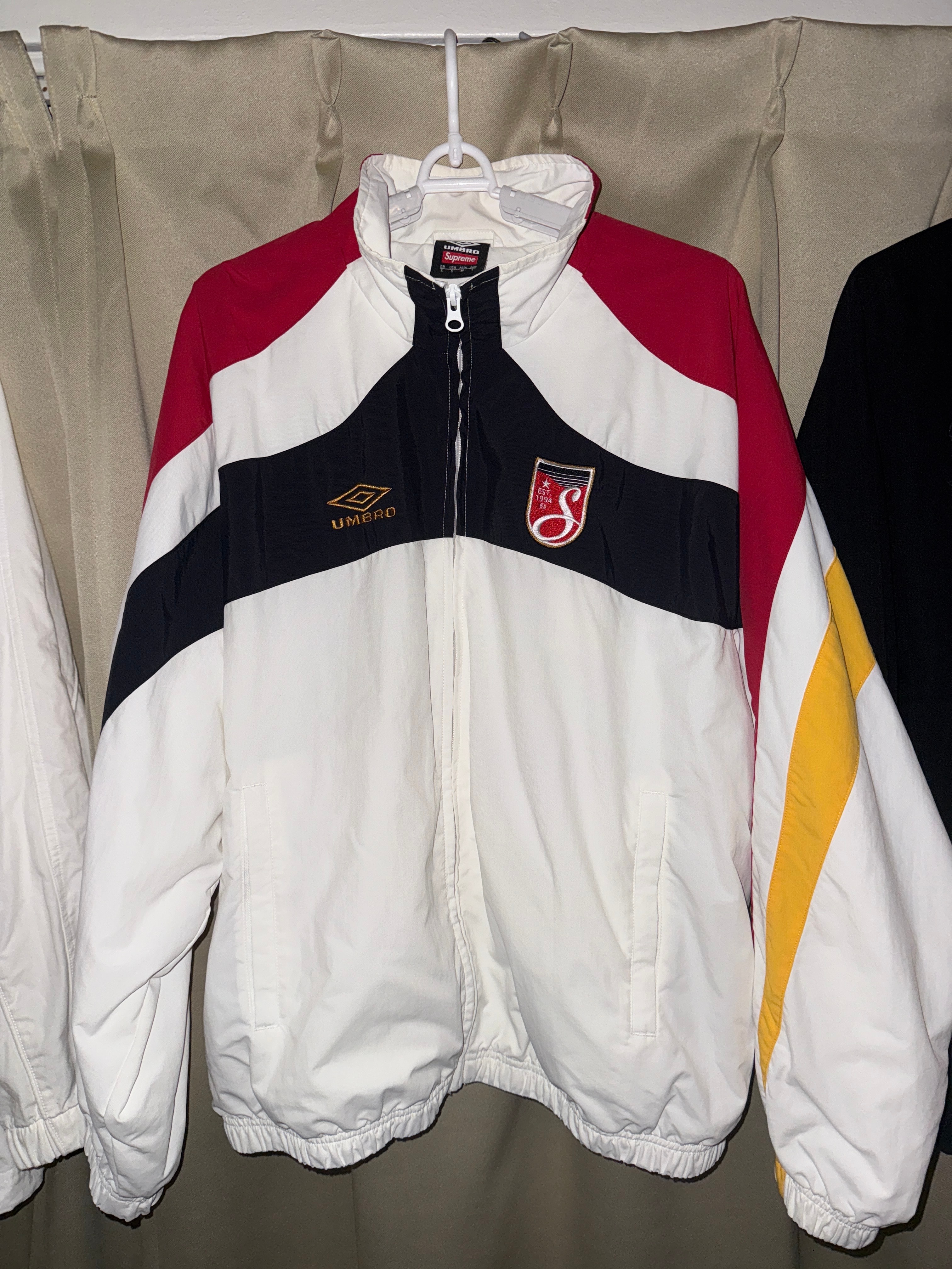 シュプリーム アンブロ トラック ジャケット "ホワイト"