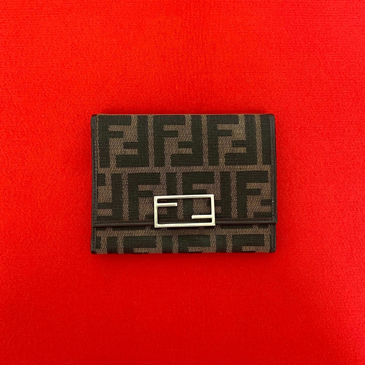 FENDI フェンディ ズッカ FF 柄 キャンバス レザー 三つ折り財布 ブラウン
74368