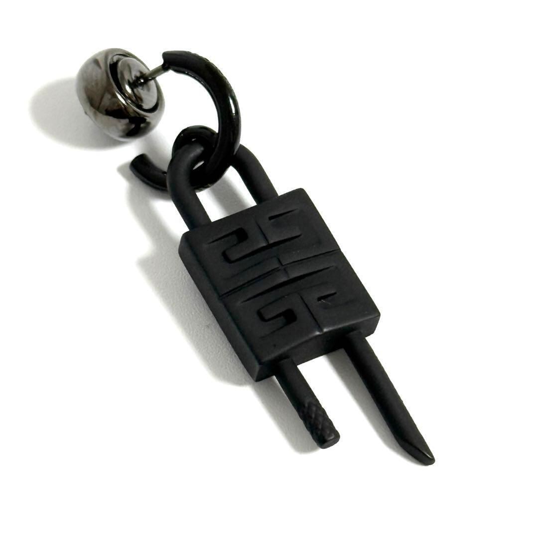 【片耳用・新品同様】ジバンシィ　メンズ　4G　ロック　シングル　ピアス