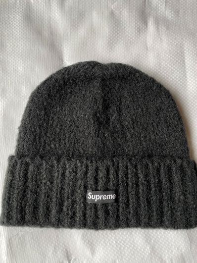 Supreme Gradient Stripe Beanie "Solid Black"