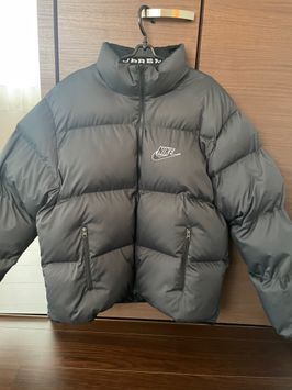 Supreme Nike Reversible Puffy Jacket Black を買うならスニーカーダンク Supreme Nike Reversible Puffy Jacket Black を買うならスニーカーダンク