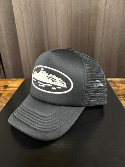 Corteiz Island Puff Print Trucker Hat