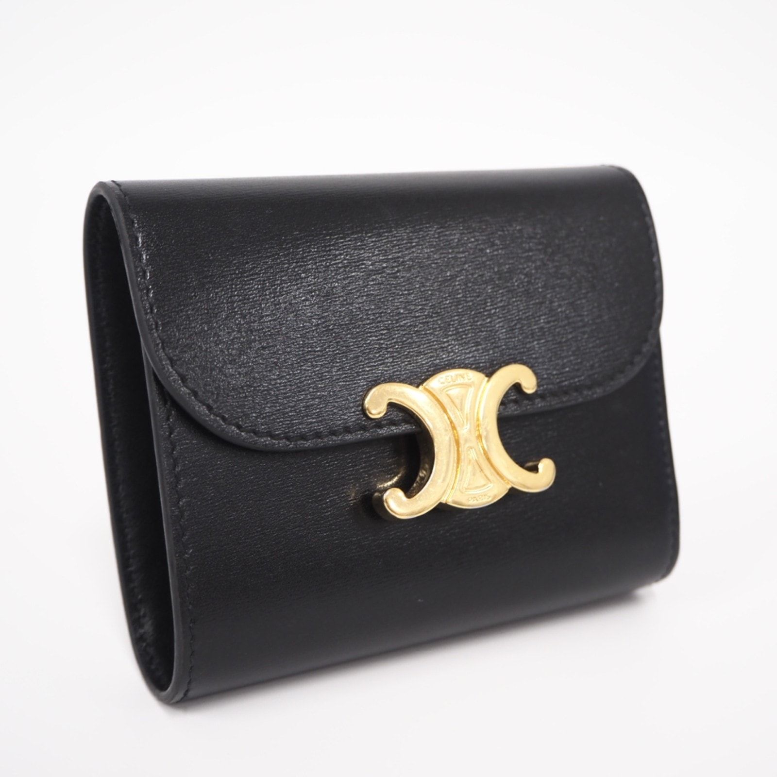 美品 CELINE セリーヌ シャイニーカーフスキン スモール フラップウォレット トリオンフ 10D783DPV.38NO 三つ折り財布 ブラック カーフレザー レディース