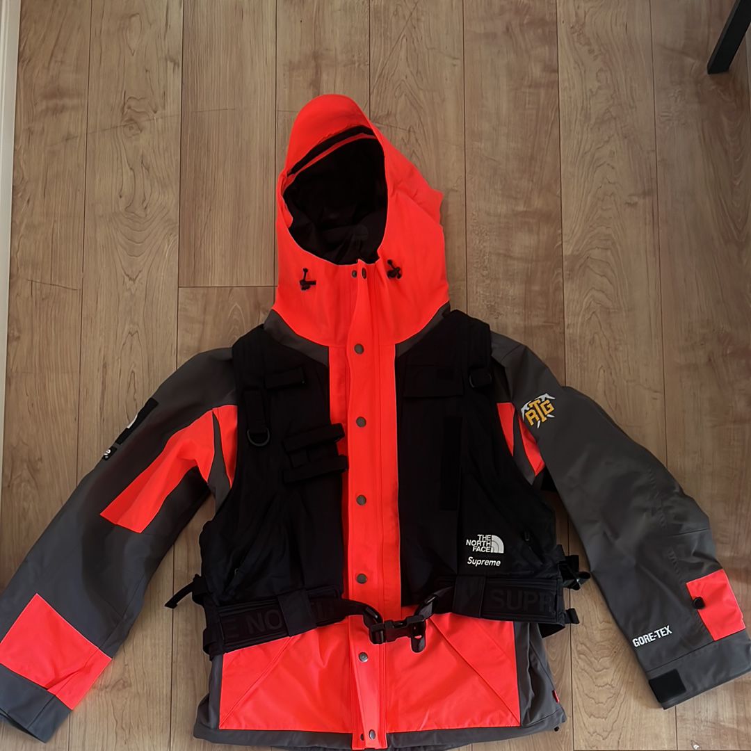 Supreme x The North Face RTG Jacket + Vest "Red"