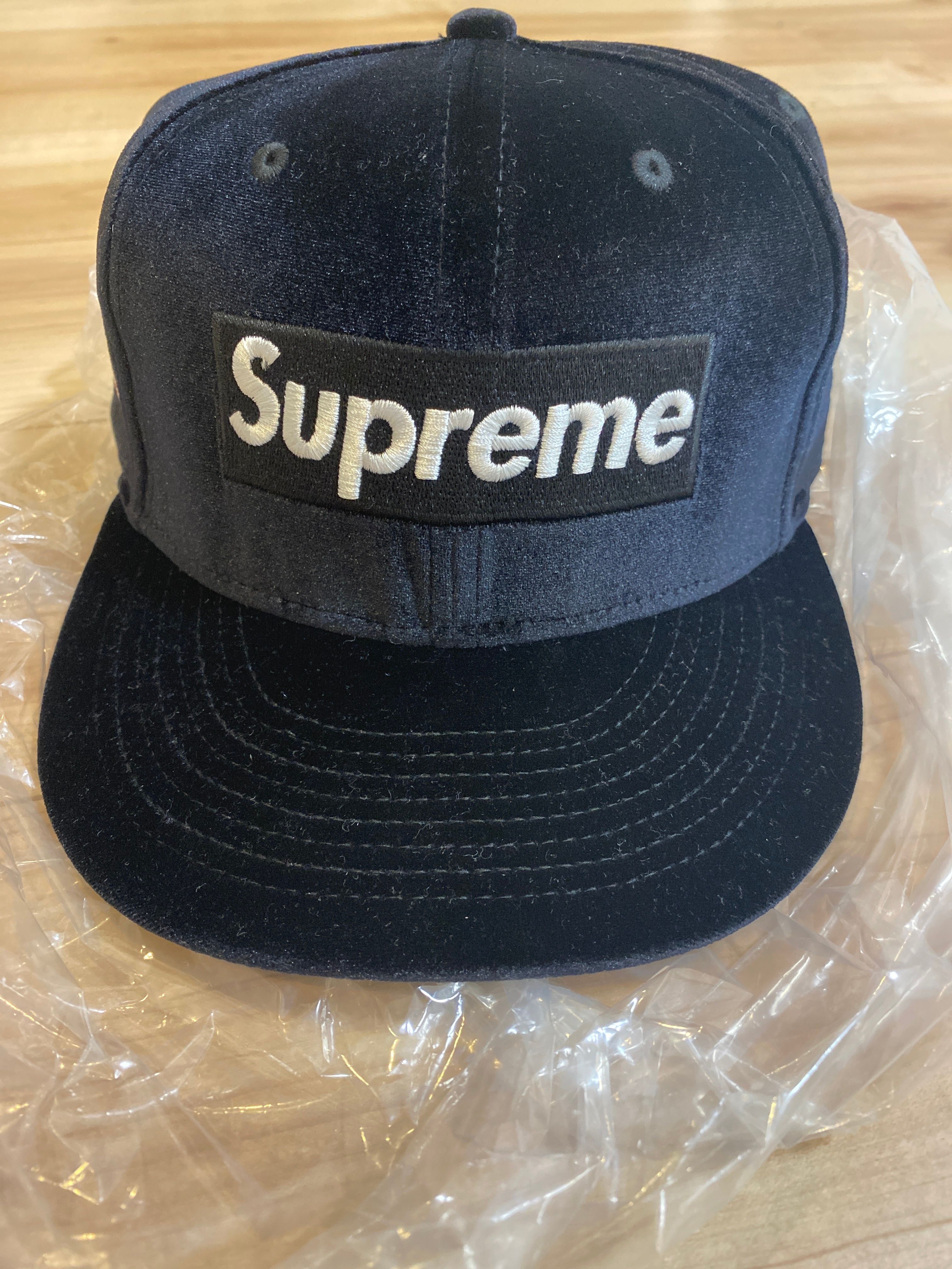 Supreme Velour Box Logo New Era "Black"