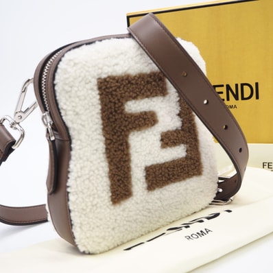 極美品 FENDI フェンディ FFロゴ トースト型 ホワイト シアリング 7AS311 2wayショルダーバッグ ホワイト ブラウン カーフレザー ムートン レディース