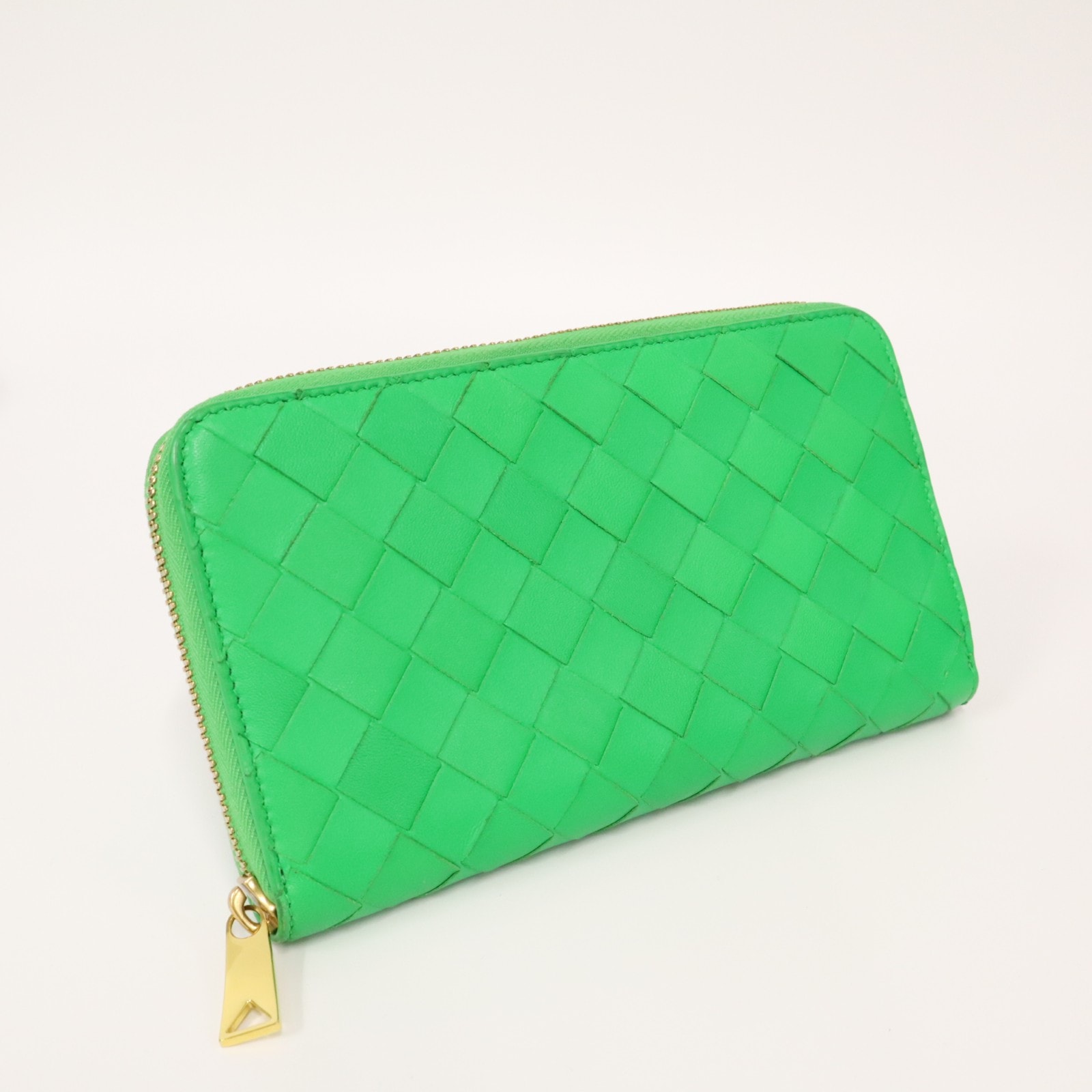 美品 BOTTEGAVENETA ボッテガヴェネタ イントレチャート ジップアラウンド ウォレット パラキート 608053 長財布 グリーン ラムスキン メンズ