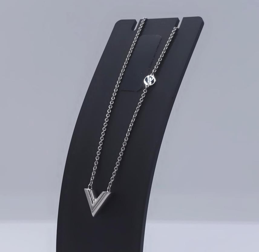 A (未使用に近い)】ルイヴィトン ネックレス・エセンシャル V A (未使用に近い)】ルイヴィトン ネックレス・エセンシャル V