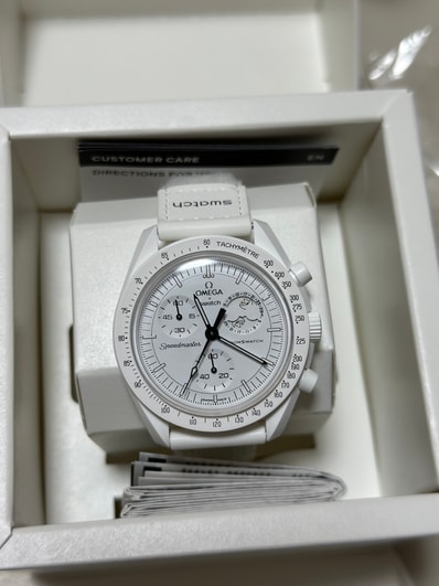 Snoopy x OMEGA x Swatch BIOCERAMIC MoonSwatch Mission To The Moonphase "White" SO33W700