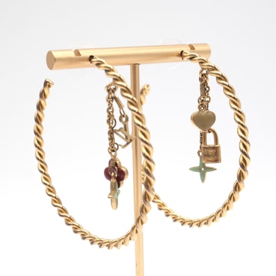 LOUIS VUITTON(ルイ・ヴィトン)ヴィンテージ フープピアス ツイスト チャーム付き LVロゴ モノグラムフラワー ハート パドロック ゴールド レディース アクセサリー 【中古】
