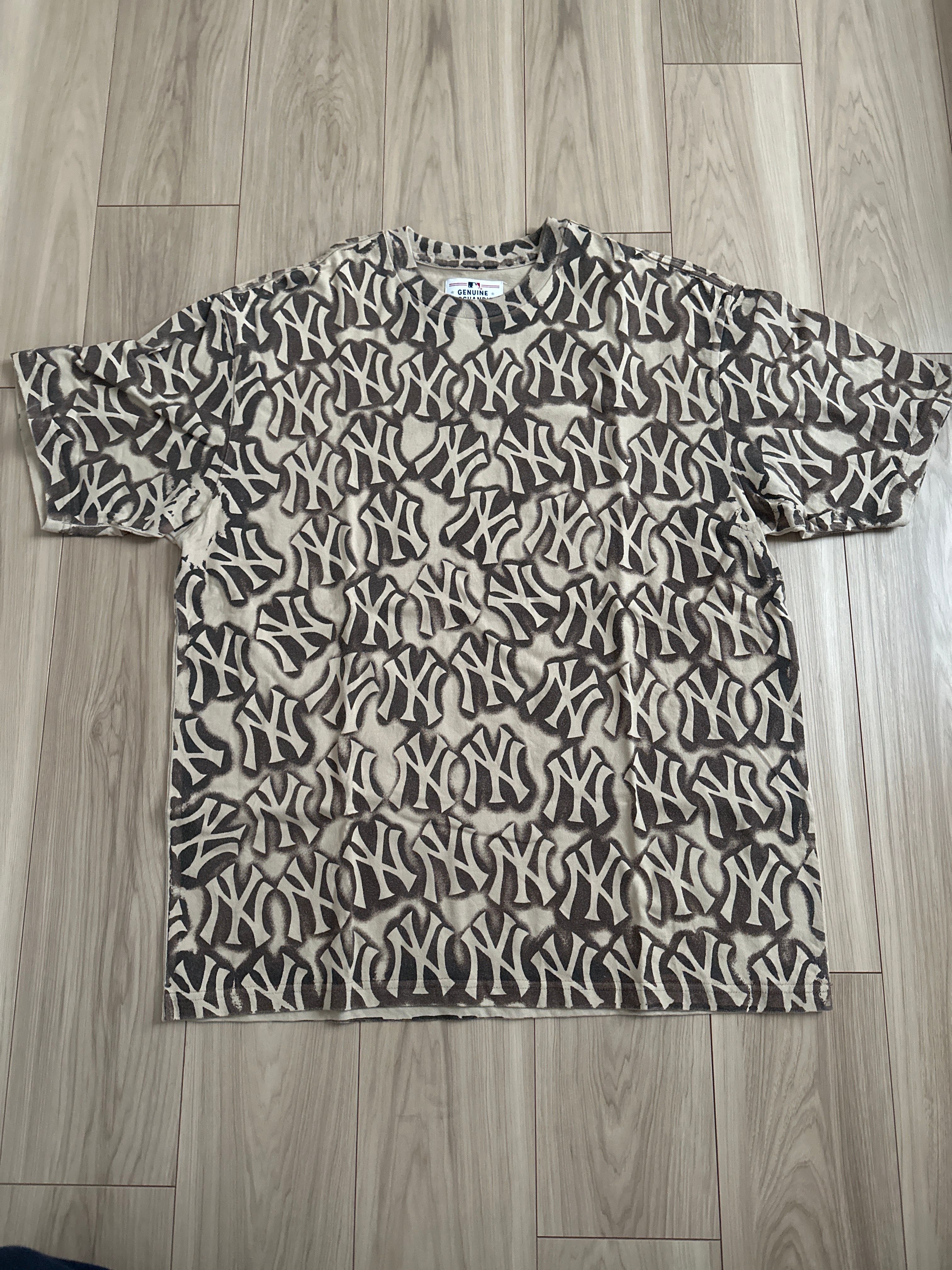 Supreme New York YankeesTM Airbrush S/S Top "Tan"