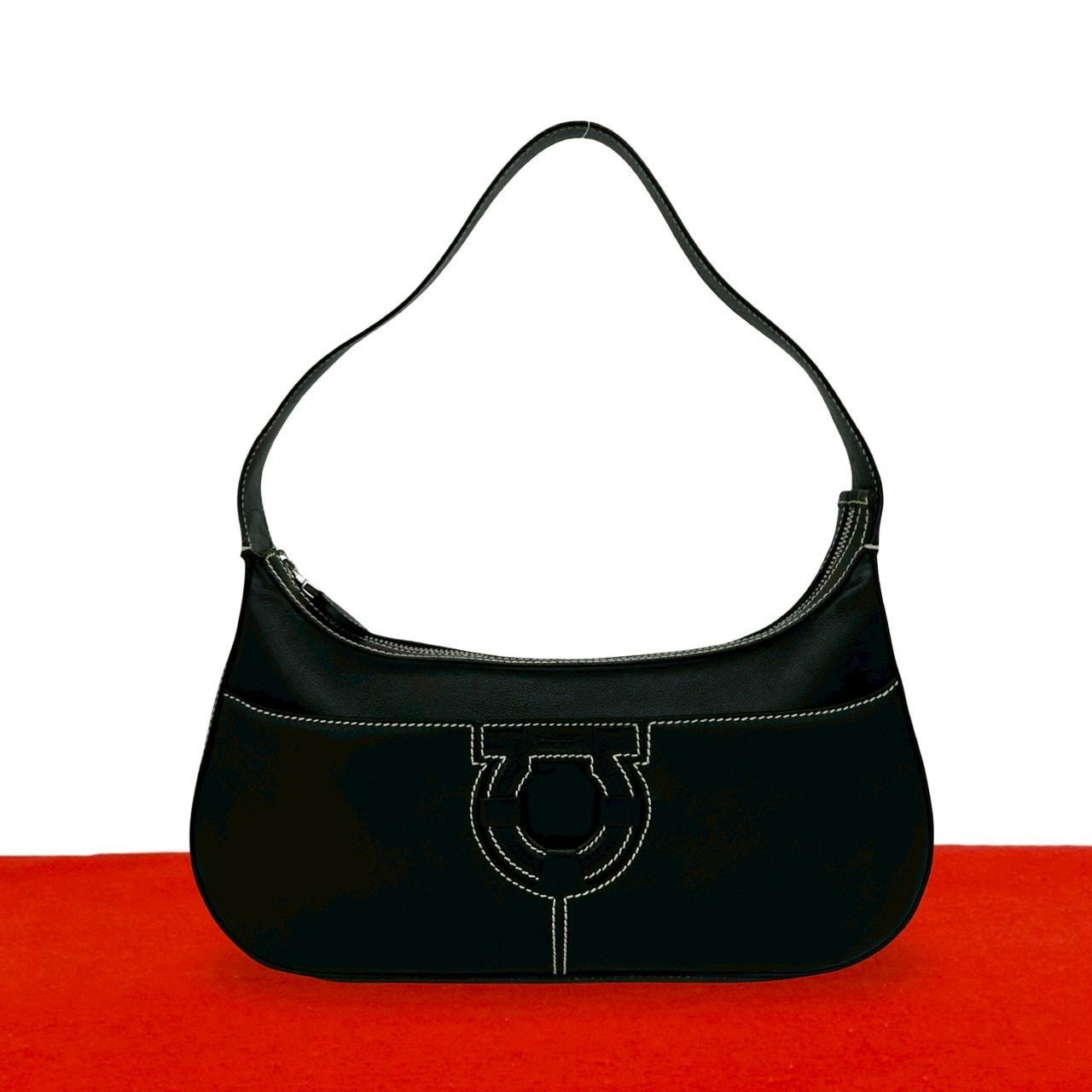 本物 サルヴァトーレ フェラガモ Salvatore Ferragamo ガンチーニ チェーン ショルダーバッグ ポシェット レザー ブラック Gancini バッグ 中古・ Salvatore Ferragamo - 本物 サルヴァトーレ フェラガモ Salvatore
